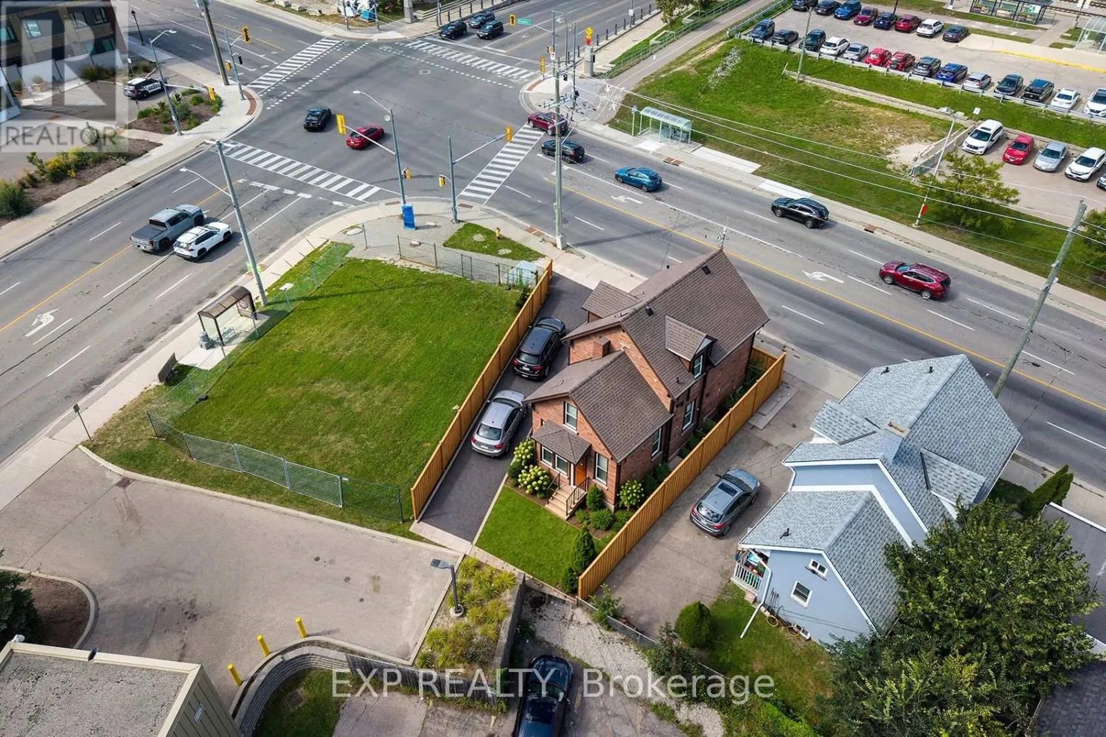 115 VICTORIA STREET N