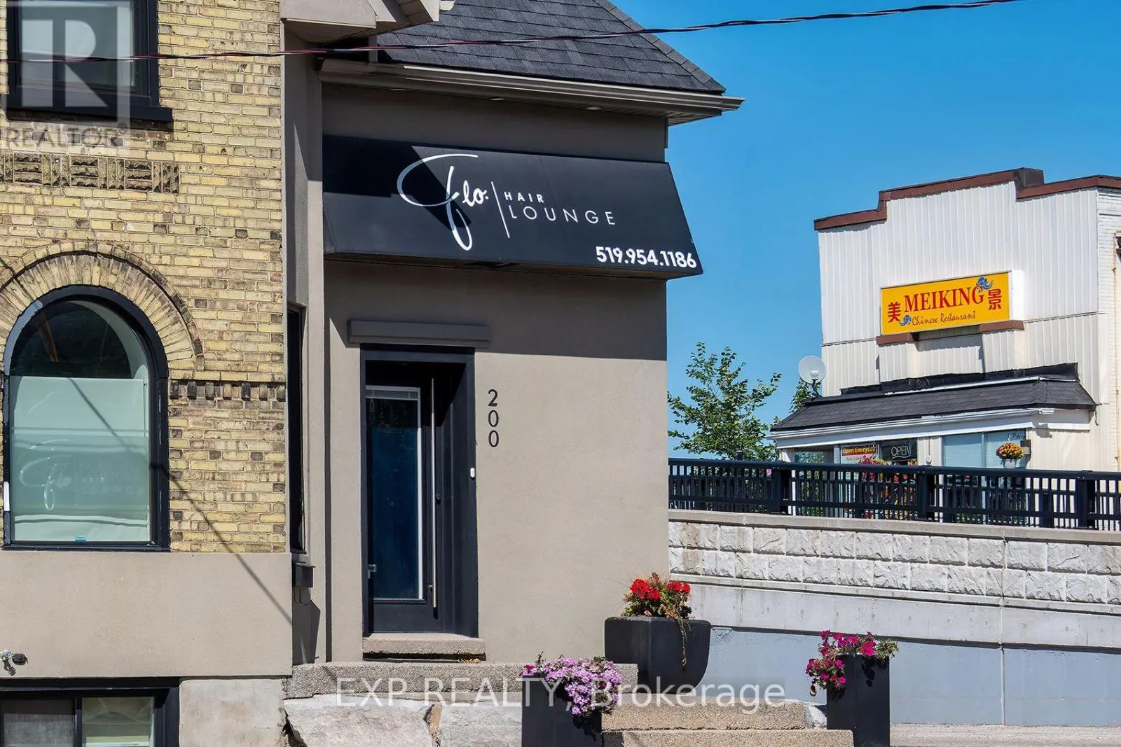115 VICTORIA STREET N