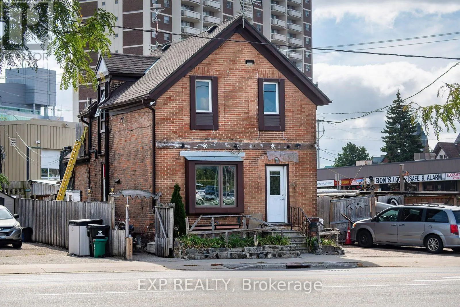 115 VICTORIA STREET N