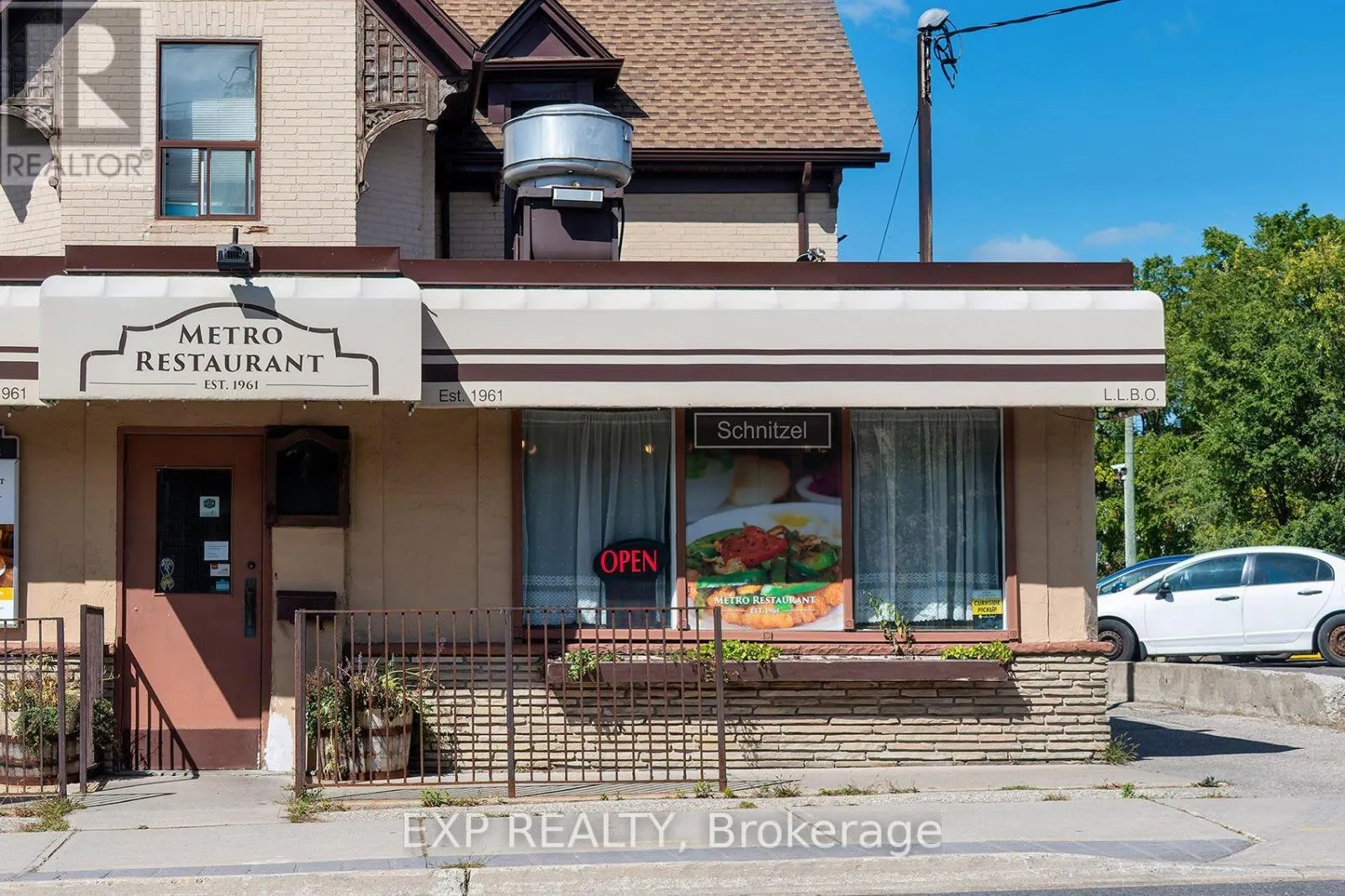 115 VICTORIA STREET N