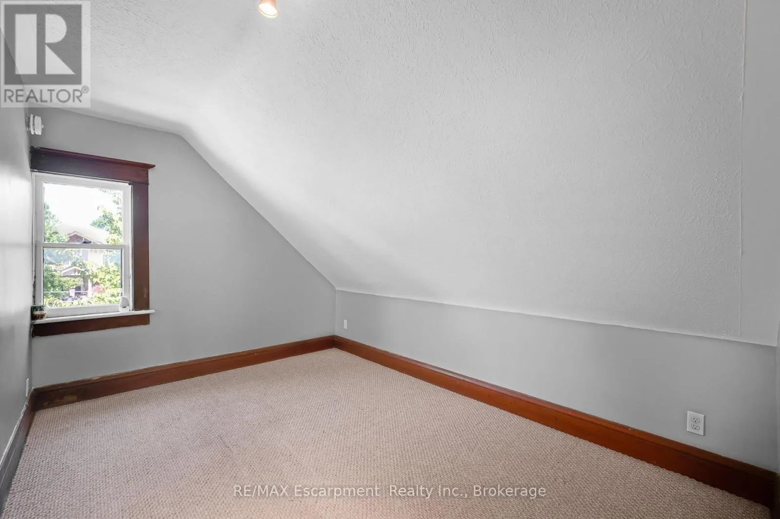 458 WOOLWICH STREET