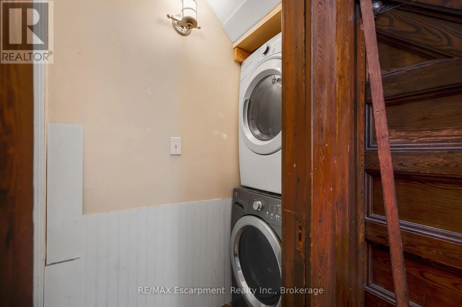 458 WOOLWICH STREET