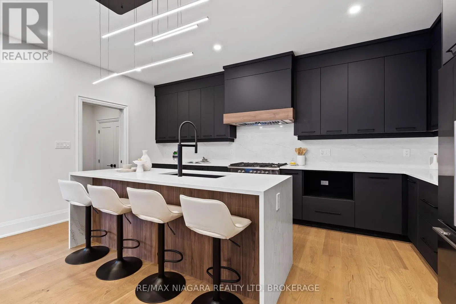 16 ACCURSI CRESCENT