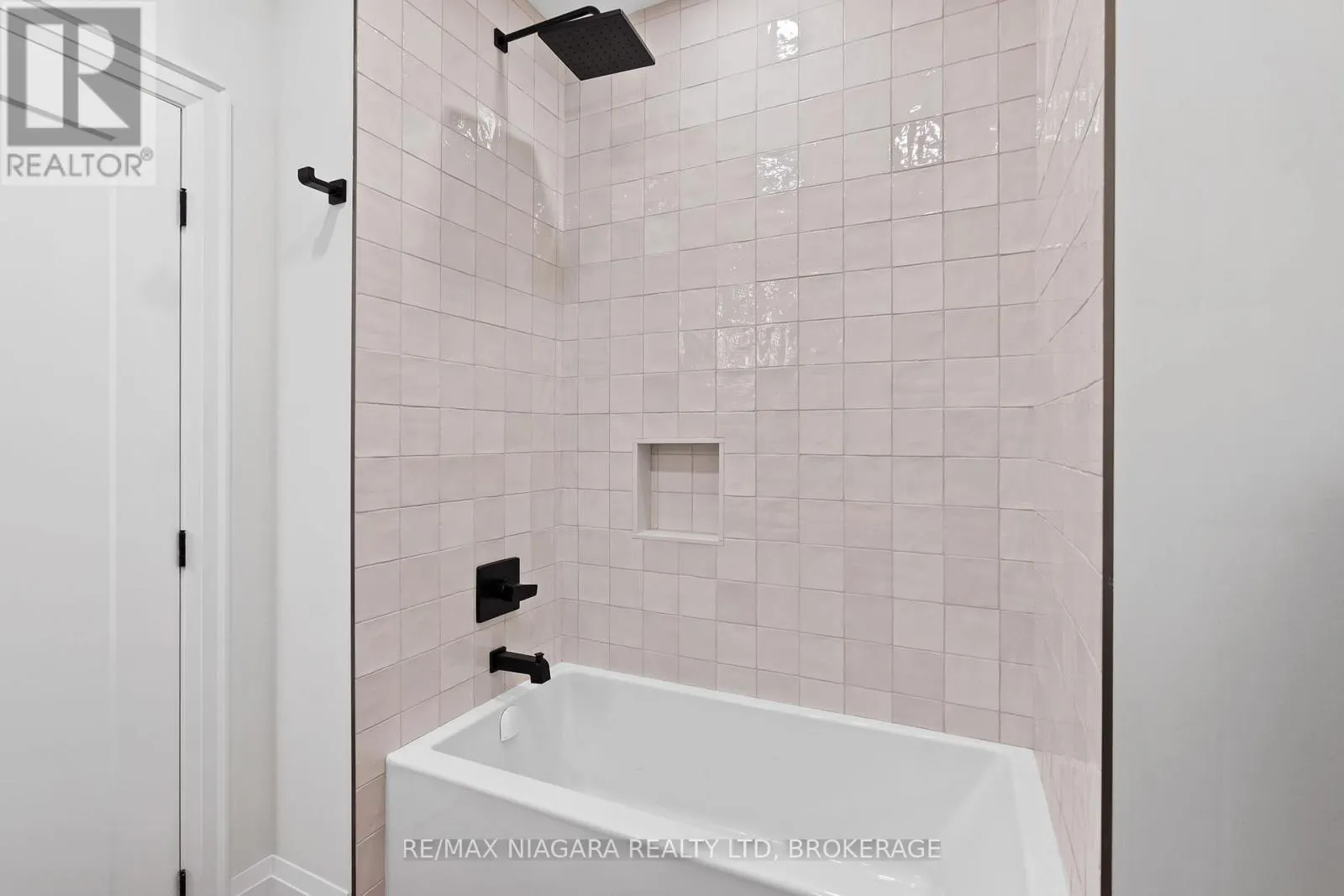 16 ACCURSI CRESCENT