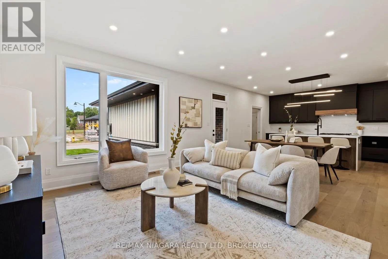 16 ACCURSI CRESCENT
