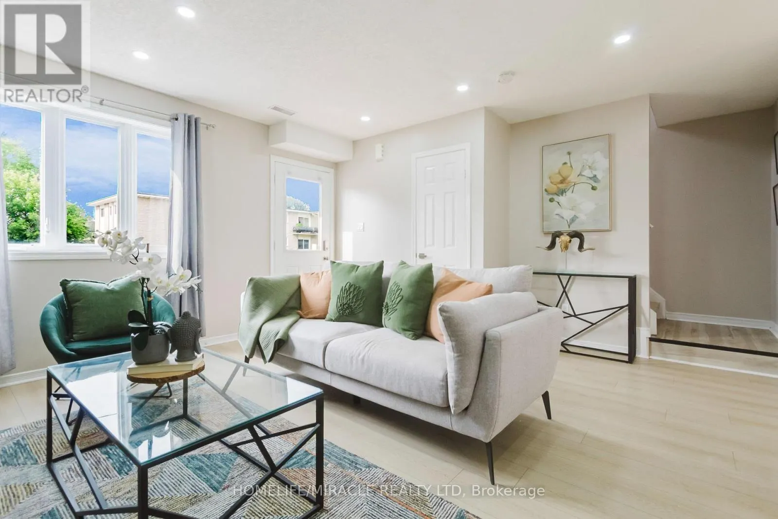 67A UPPER - 67 KINZIE AVENUE