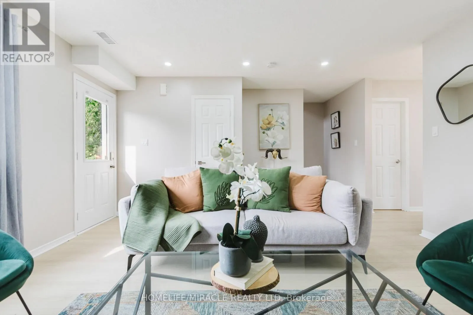 67A UPPER - 67 KINZIE AVENUE