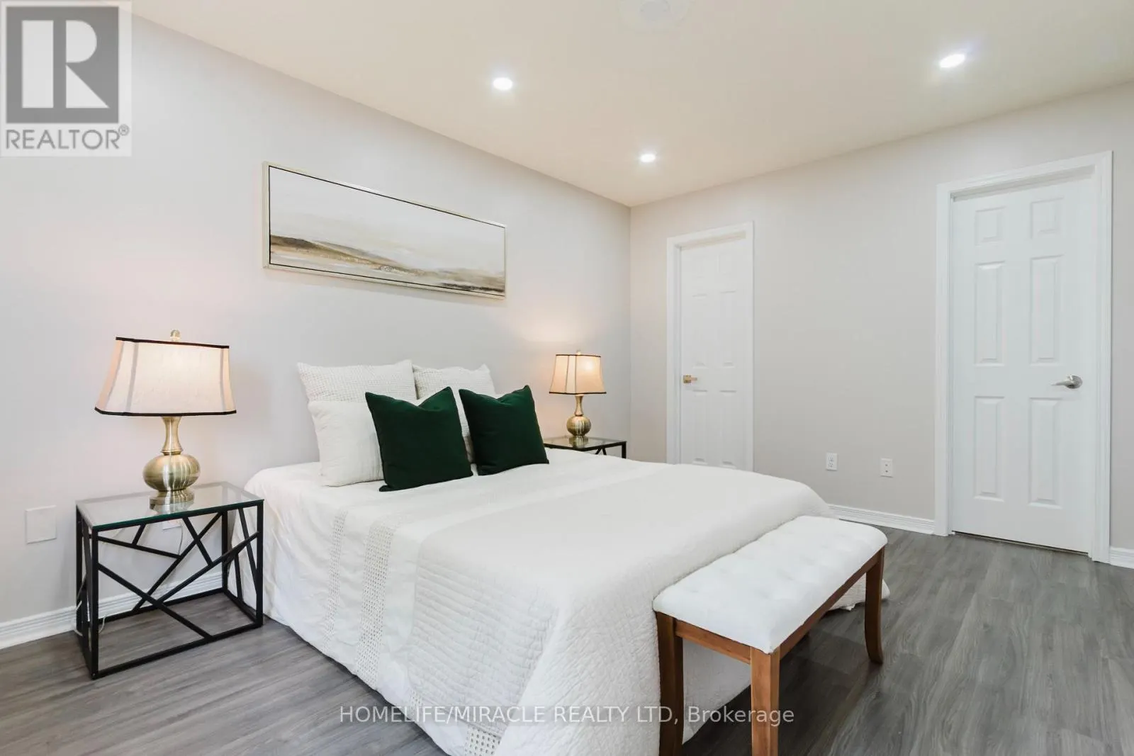 67A UPPER - 67 KINZIE AVENUE