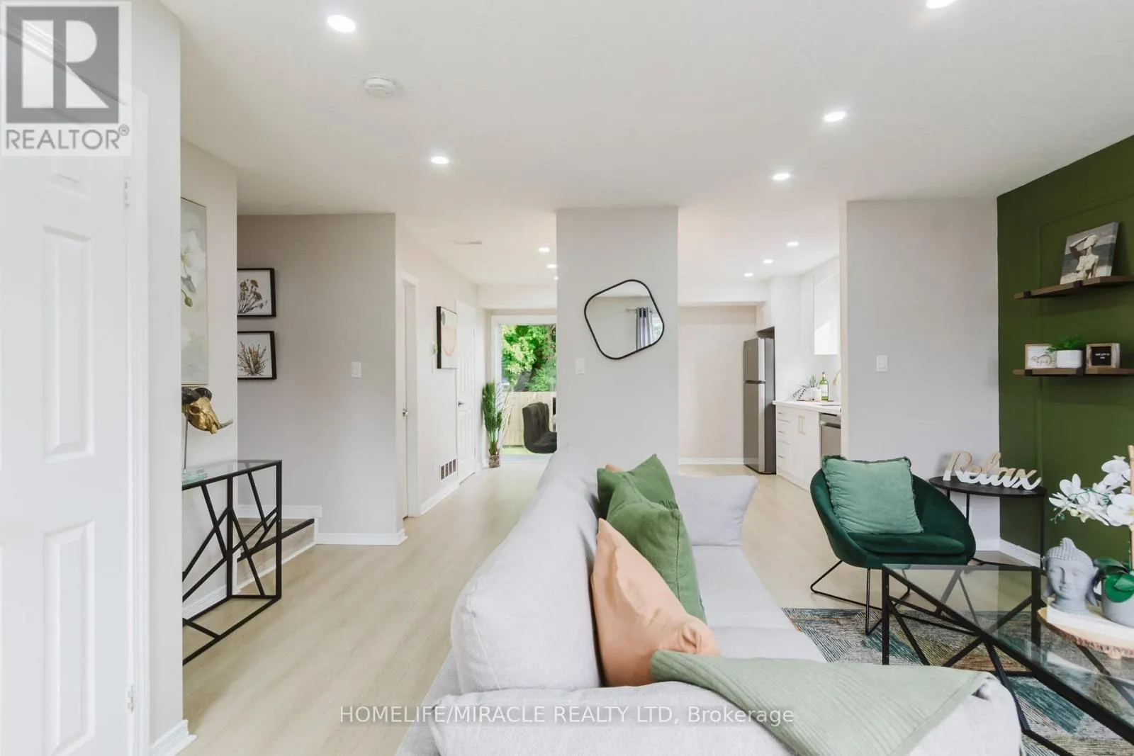 67A UPPER - 67 KINZIE AVENUE