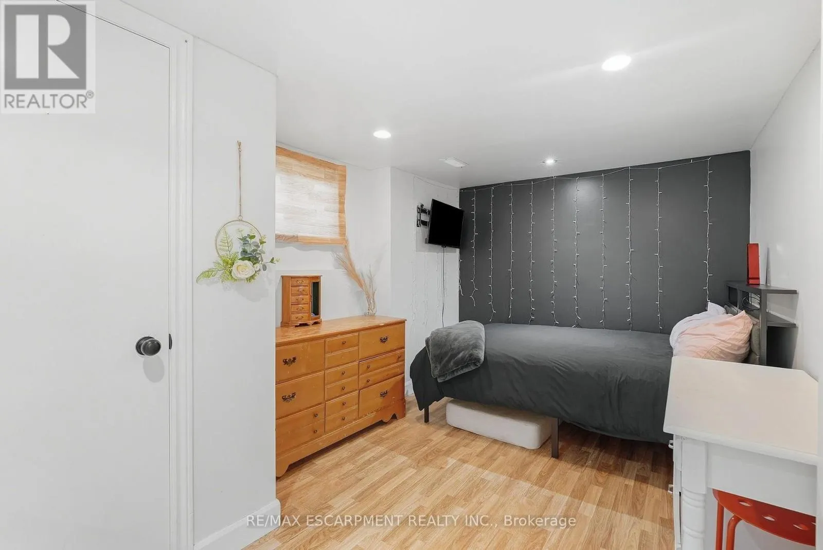 34 GRANTHAM AVENUE S