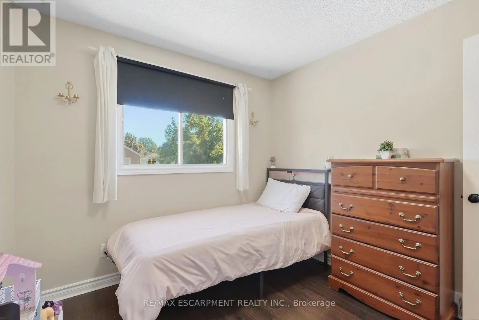 34 GRANTHAM AVENUE S