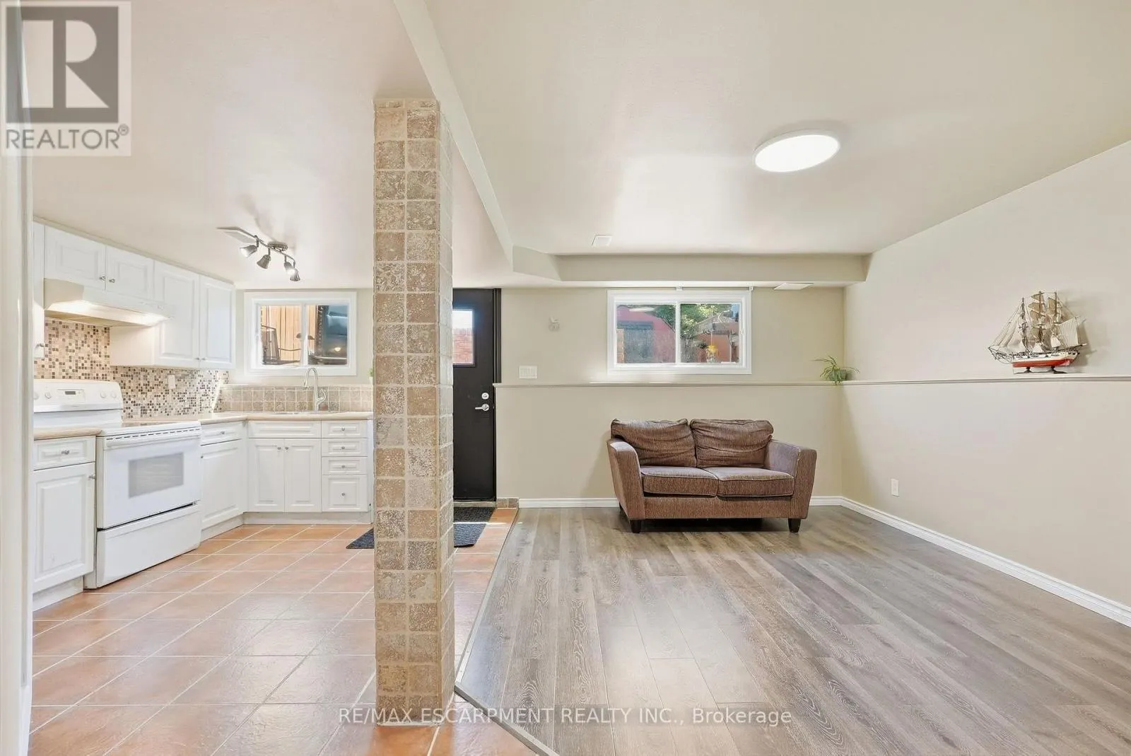 34 GRANTHAM AVENUE S