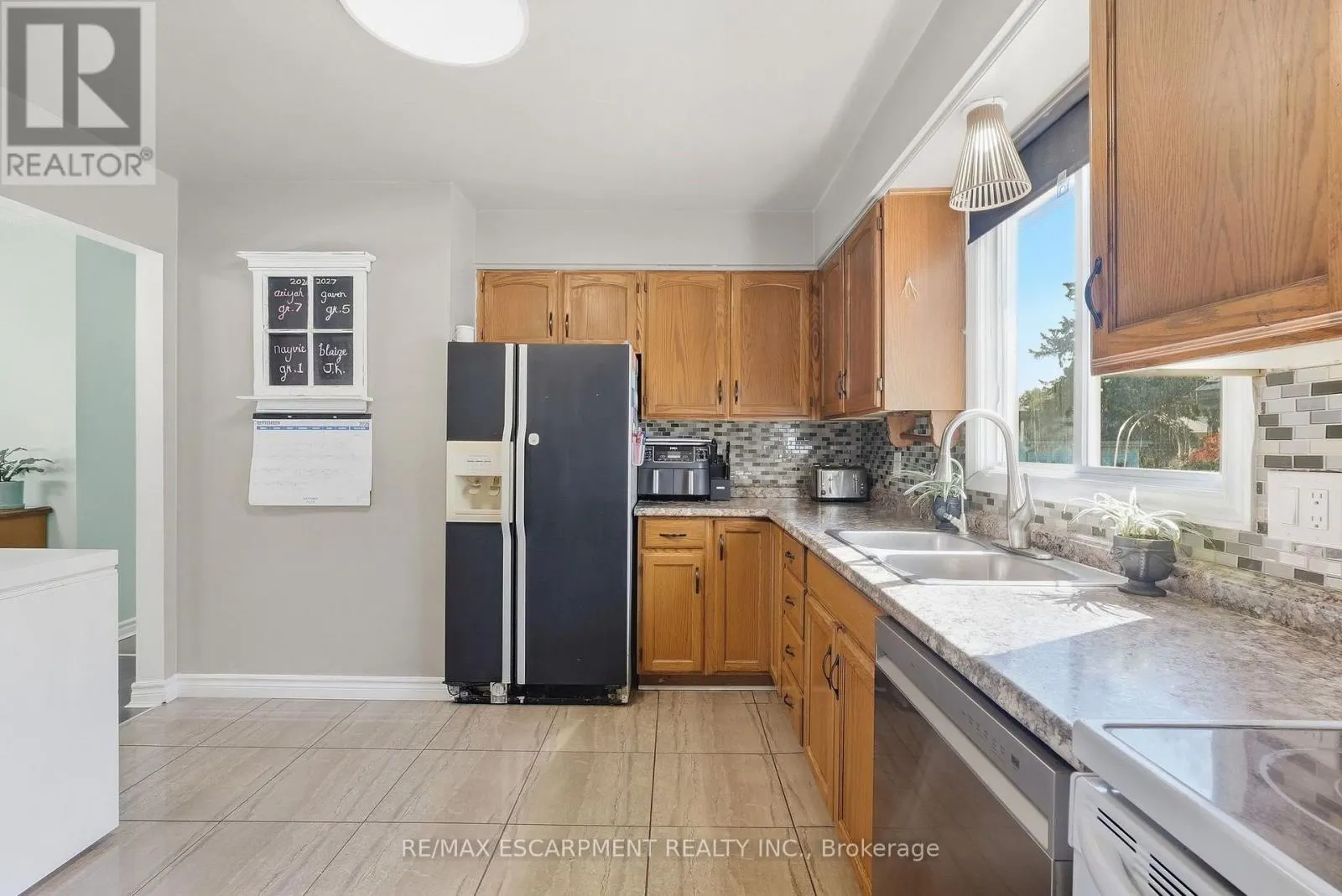 34 GRANTHAM AVENUE S