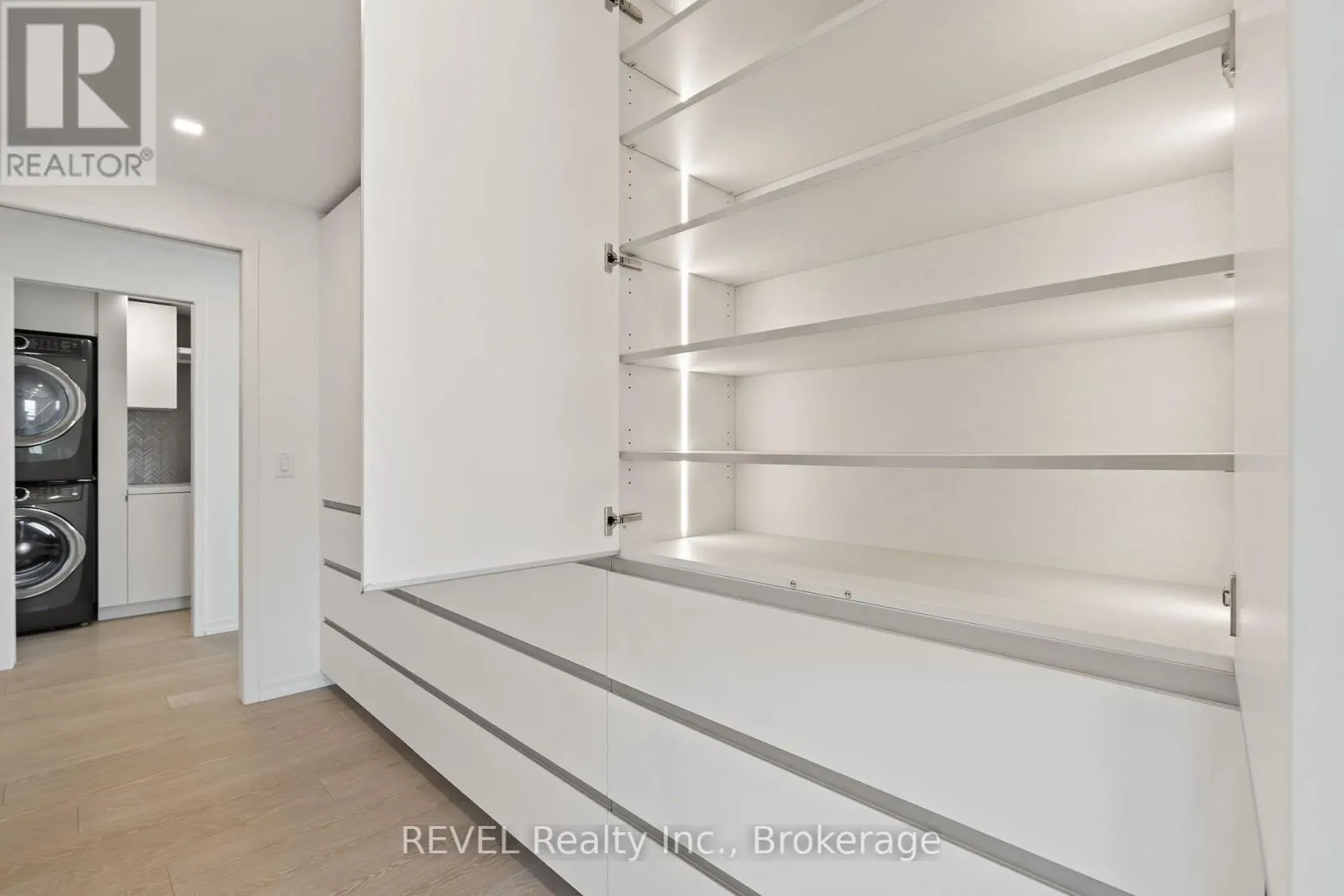 402 - 10 DALHOUSIE AVENUE N #402