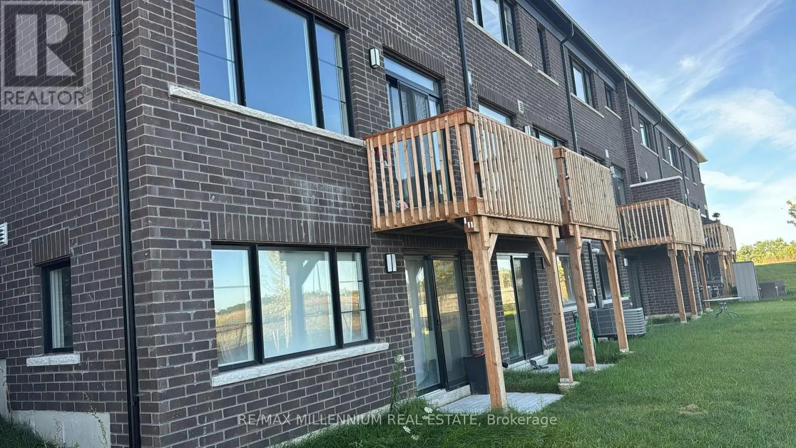 6 - 400 NEWMAN DRIVE
