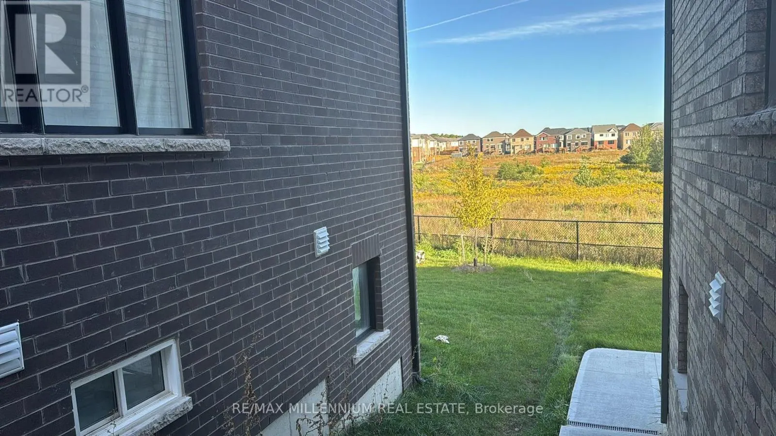 6 - 400 NEWMAN DRIVE