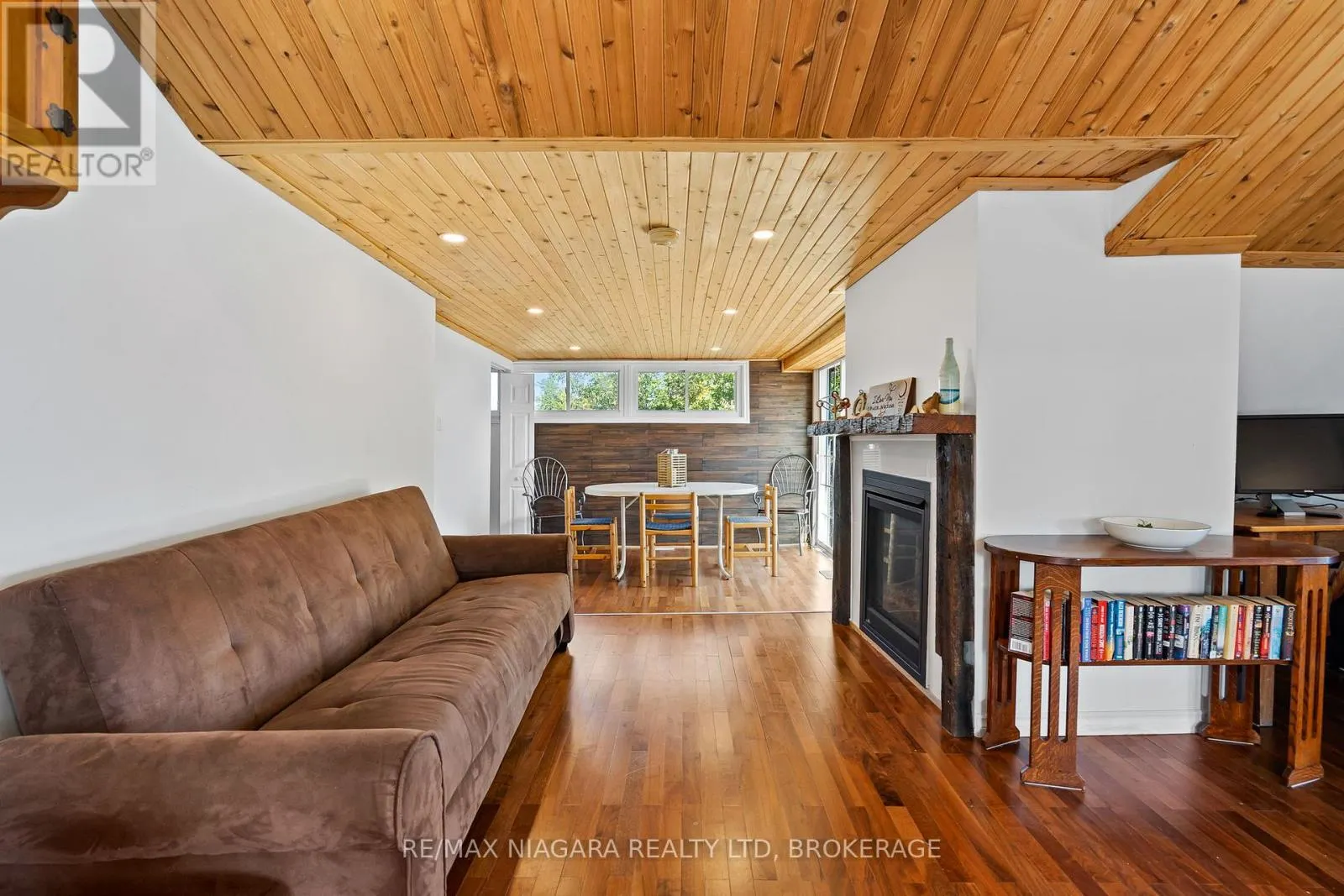 105 LIGHTHOUSE DRIVE