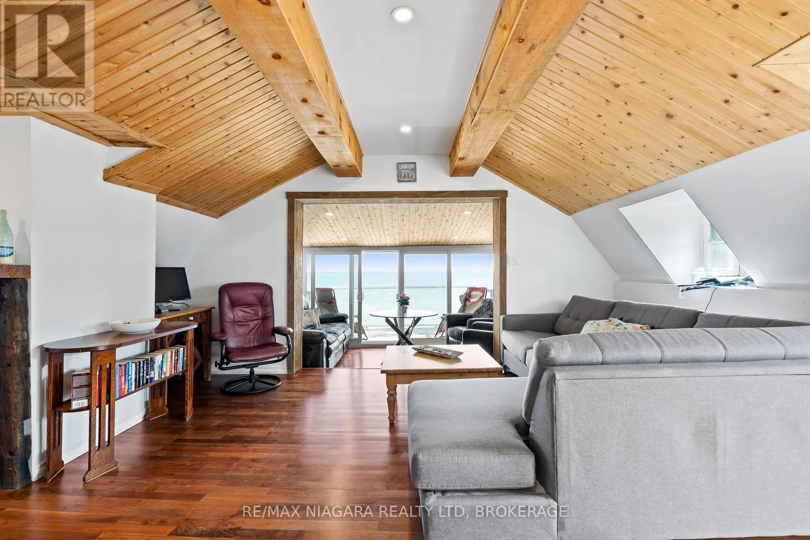 105 LIGHTHOUSE DRIVE