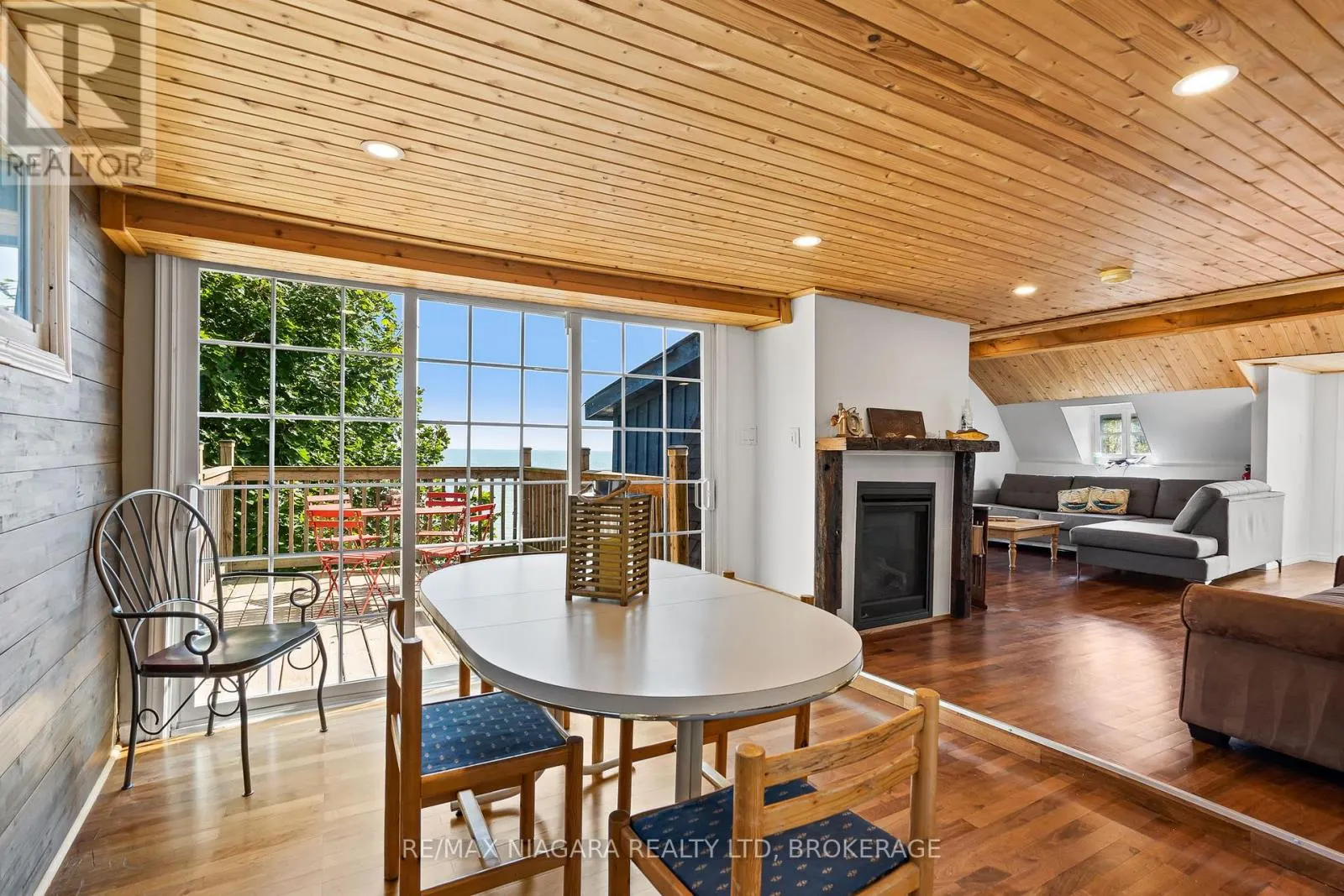 105 LIGHTHOUSE DRIVE