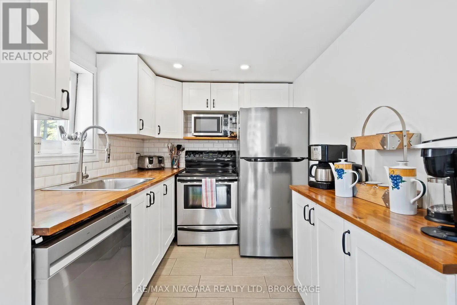 105 LIGHTHOUSE DRIVE