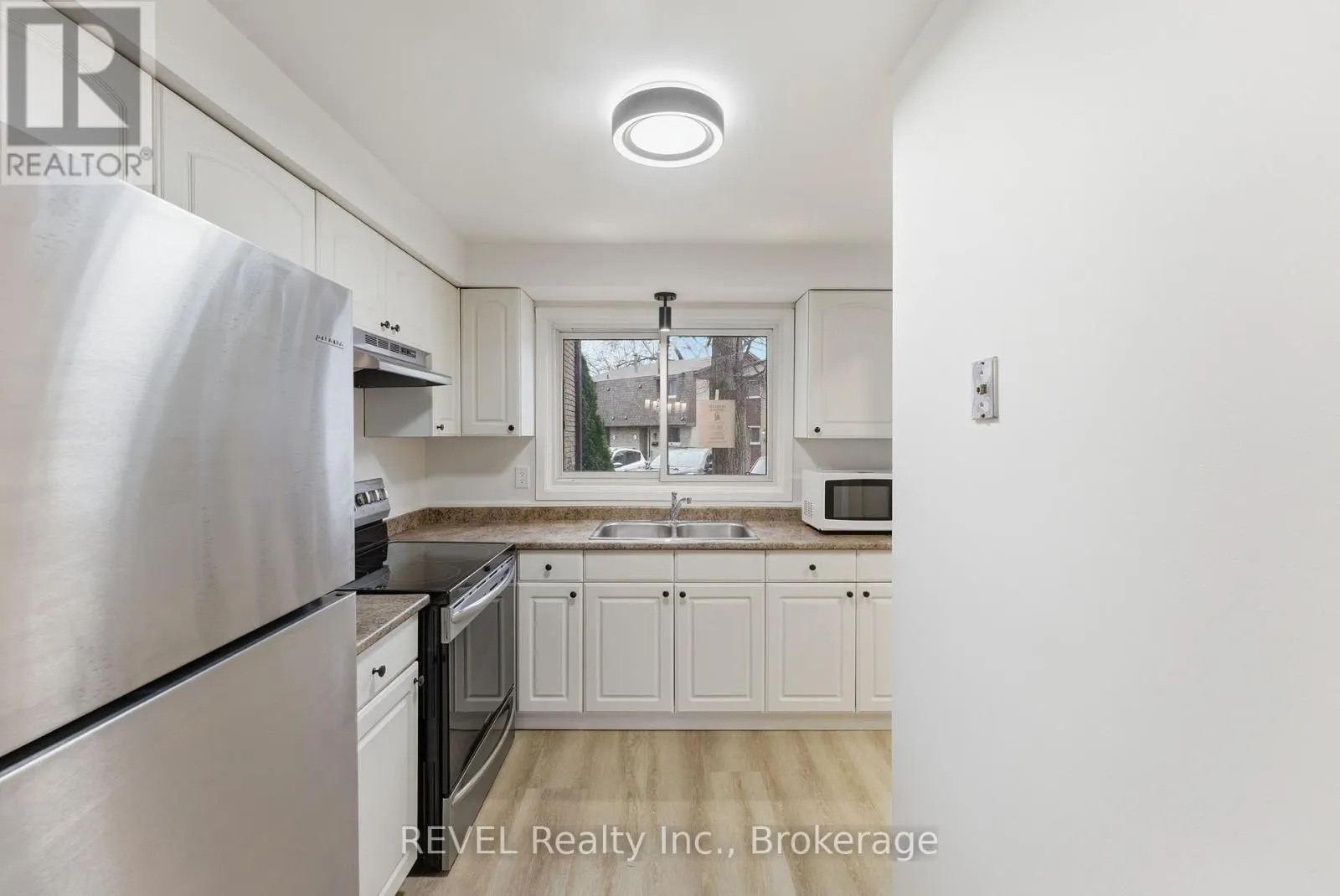 15 - 151 LINWELL ROAD #15