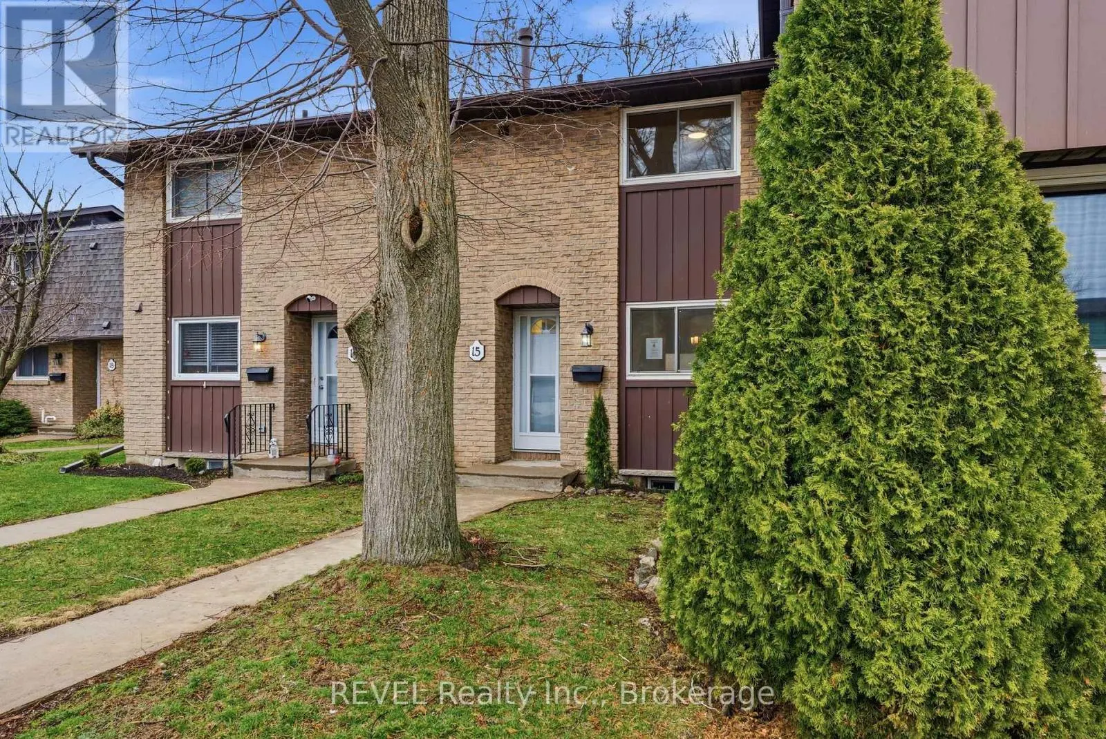 15 - 151 LINWELL ROAD #15