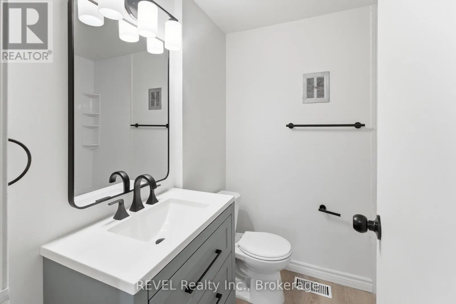 15 - 151 LINWELL ROAD #15