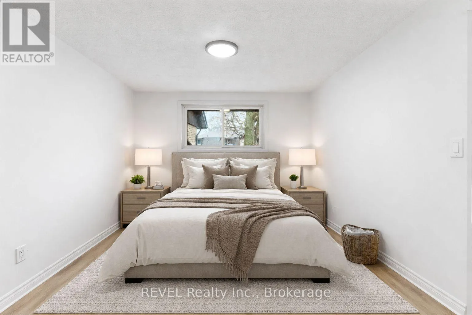 15 - 151 LINWELL ROAD #15