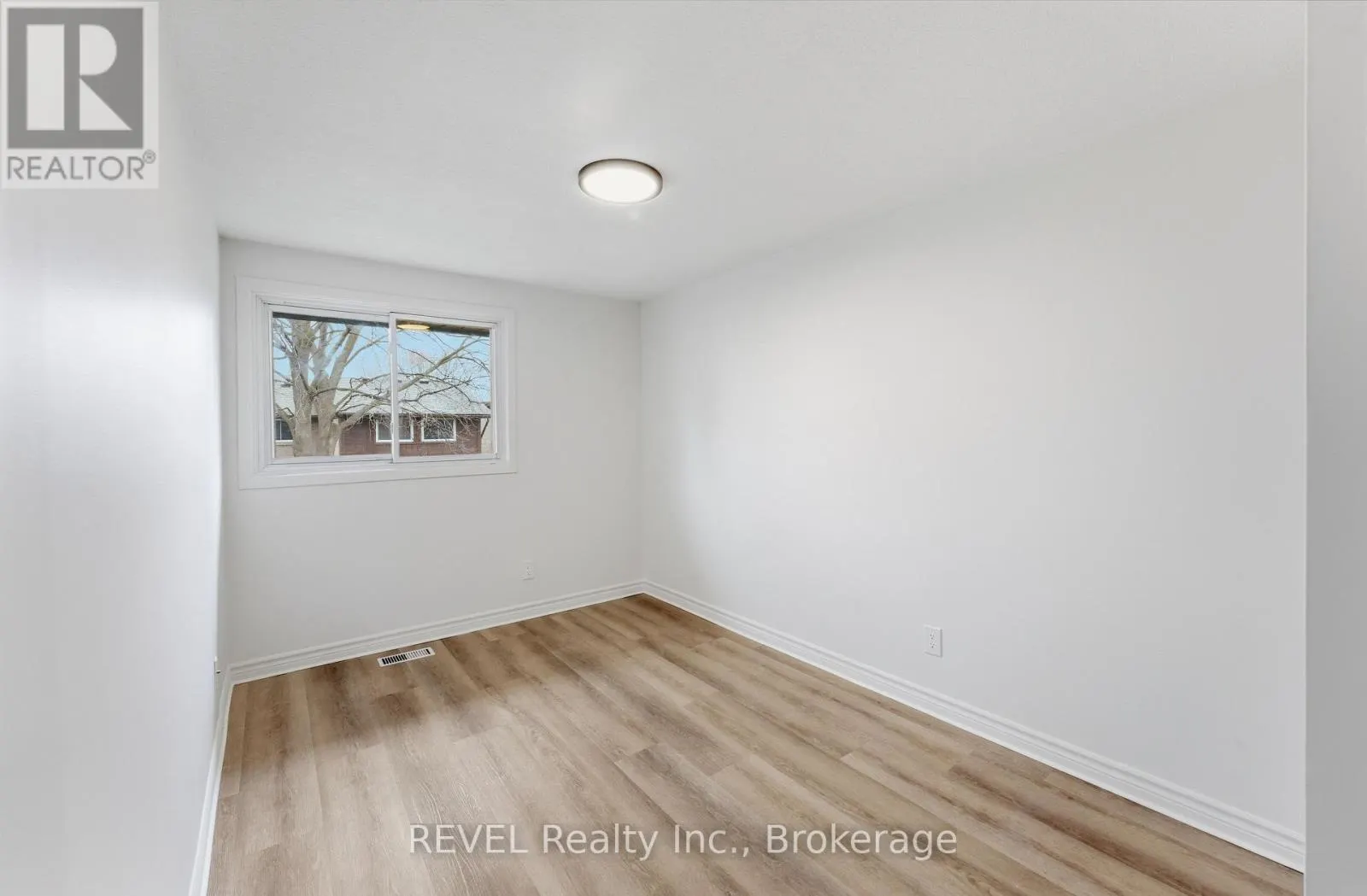 15 - 151 LINWELL ROAD #15