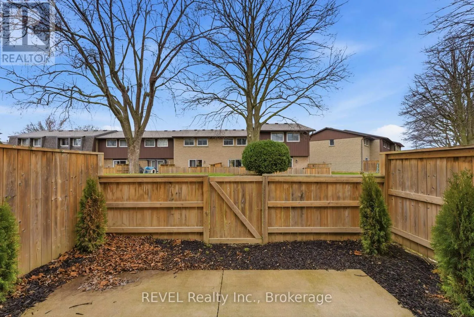 15 - 151 LINWELL ROAD #15