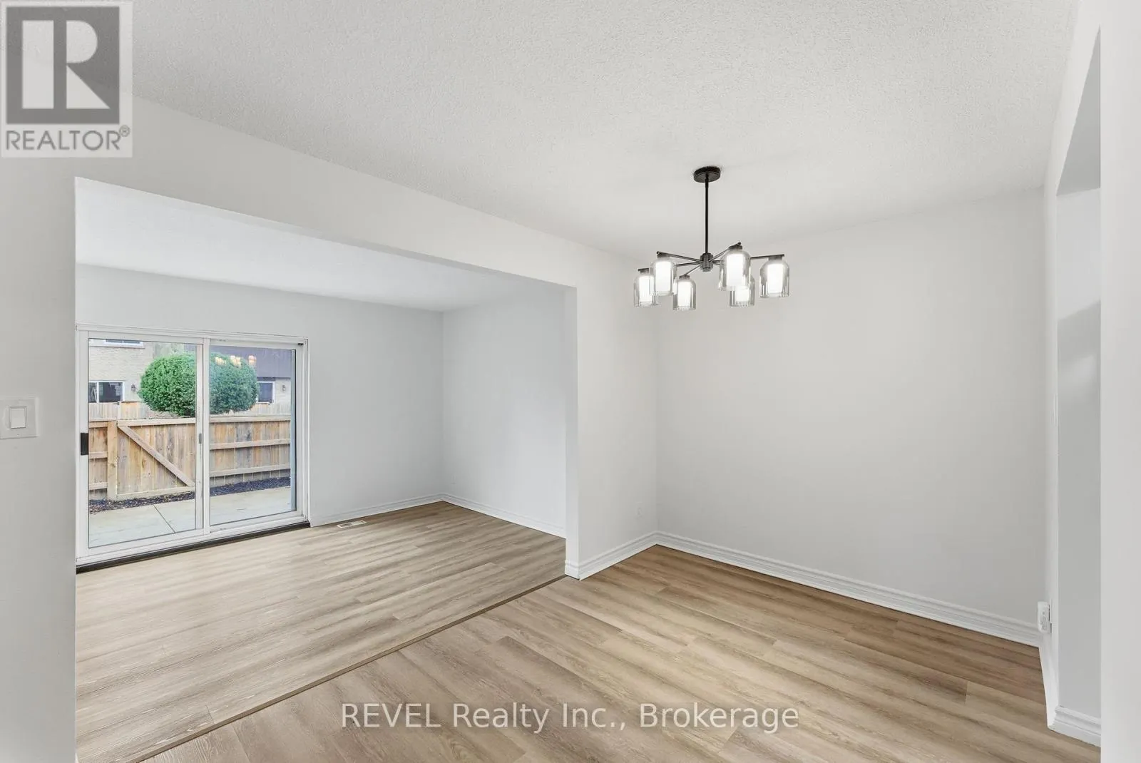 15 - 151 LINWELL ROAD #15