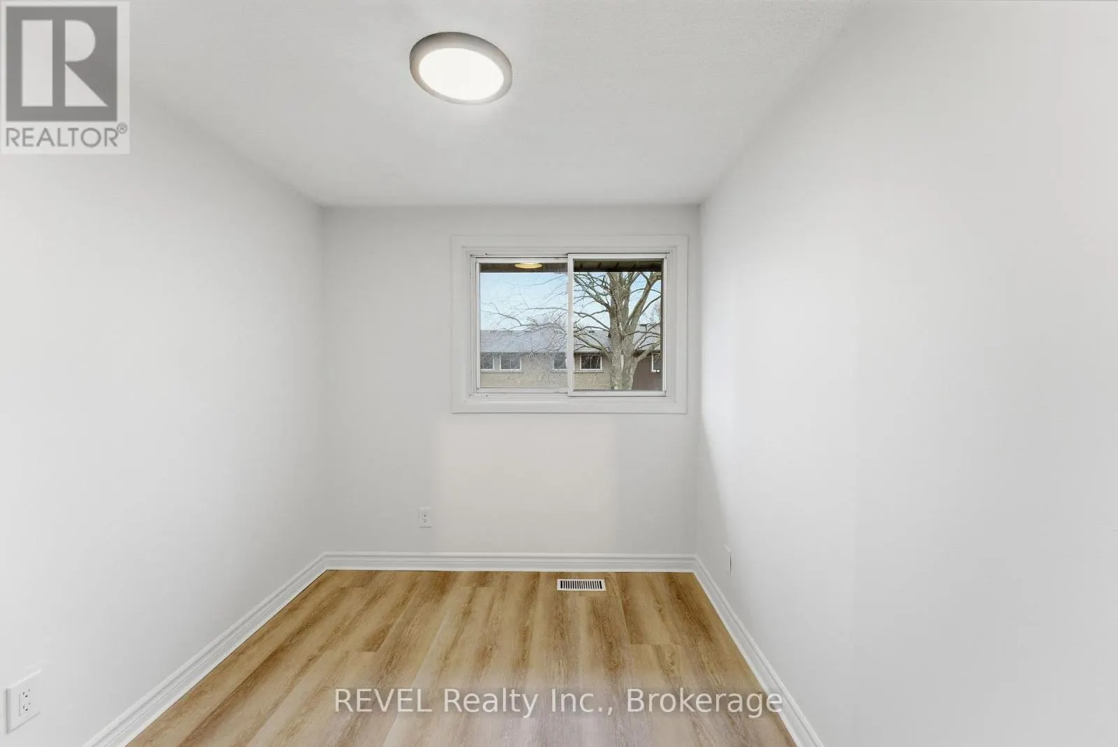 15 - 151 LINWELL ROAD #15