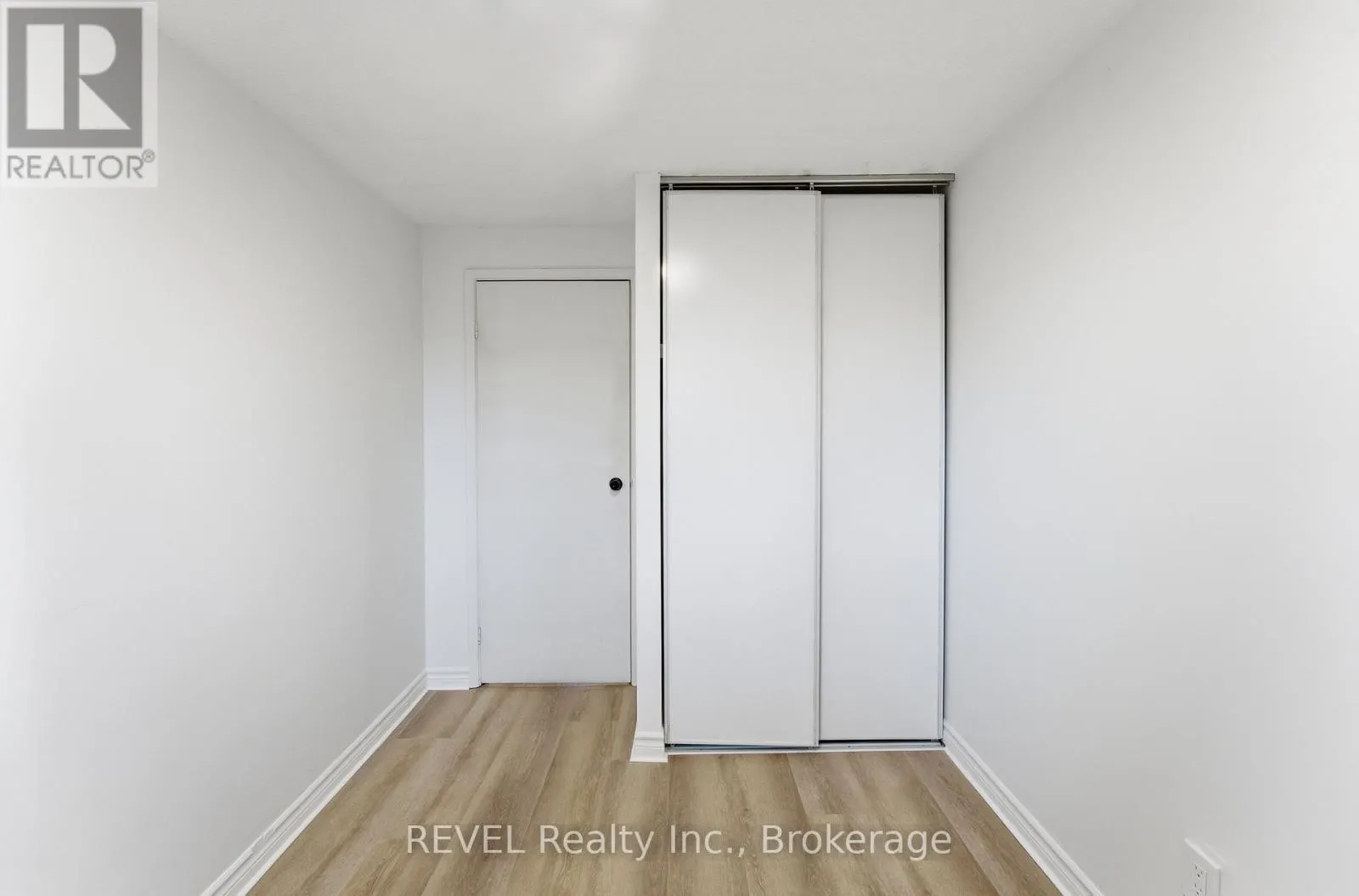 15 - 151 LINWELL ROAD #15