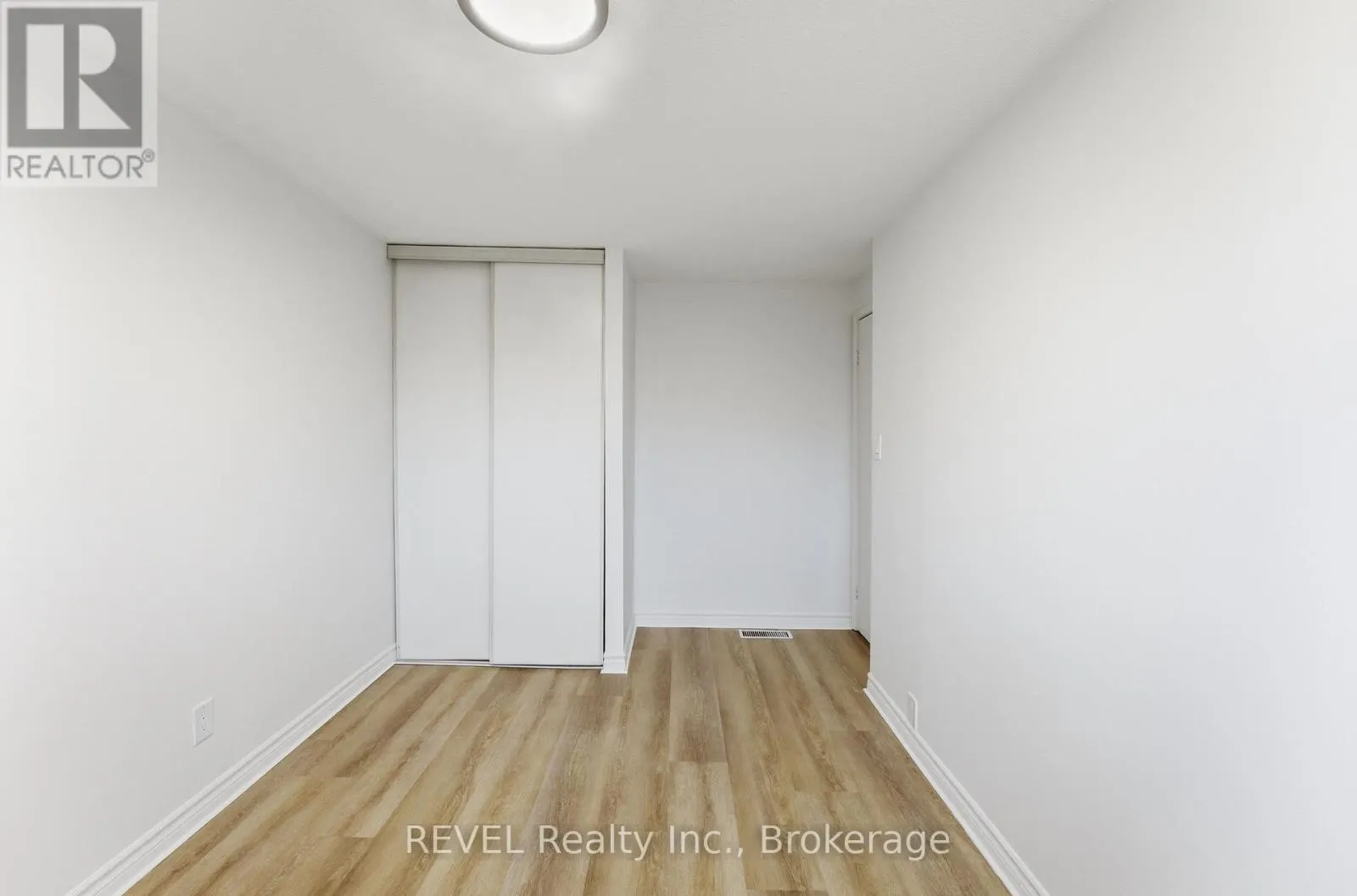 15 - 151 LINWELL ROAD #15