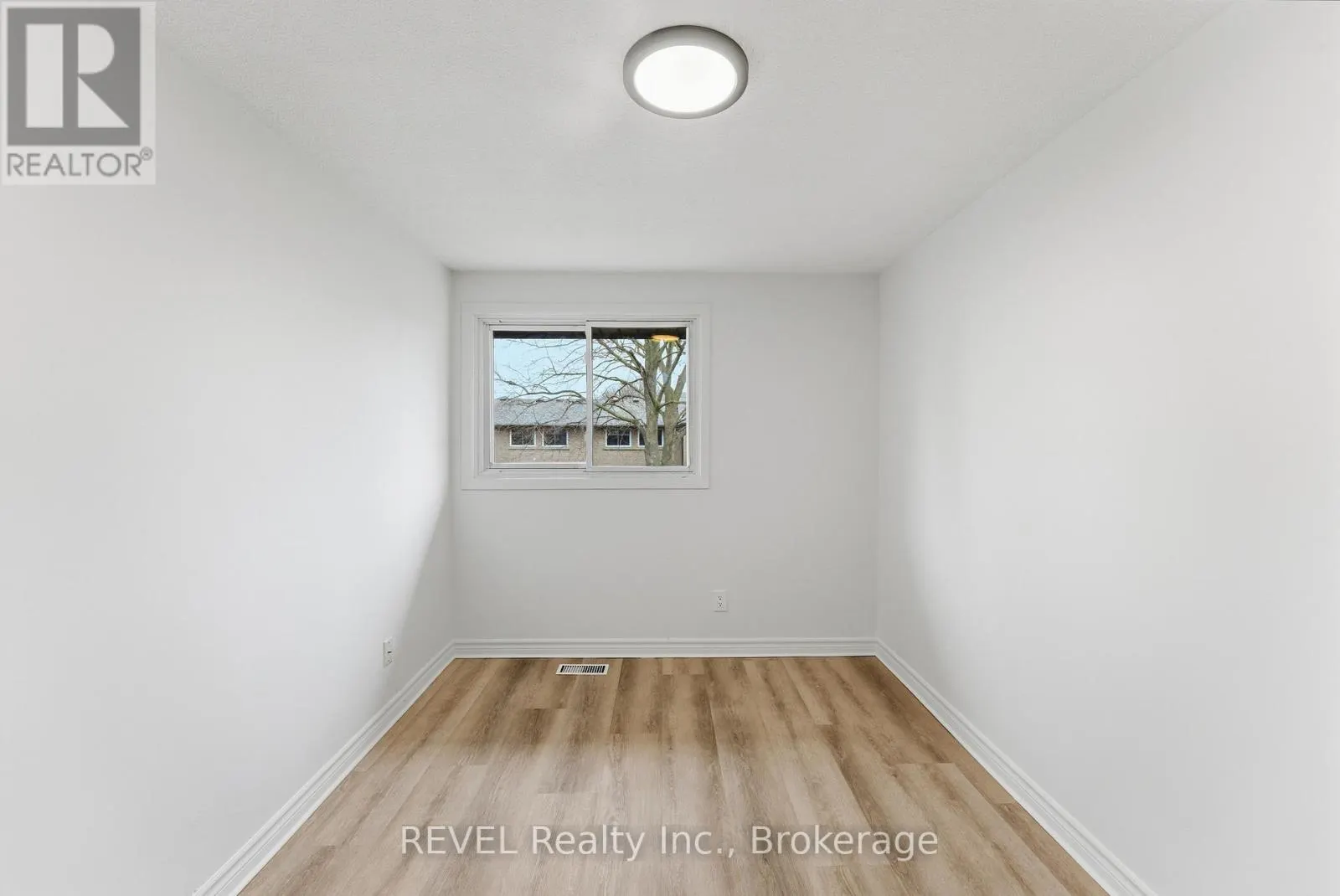 15 - 151 LINWELL ROAD #15