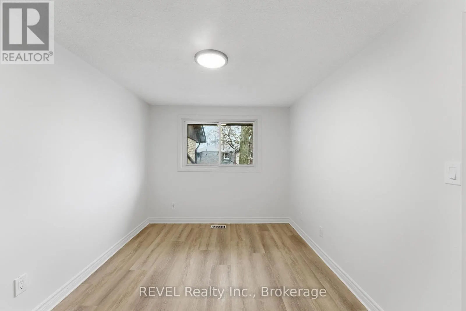 15 - 151 LINWELL ROAD #15
