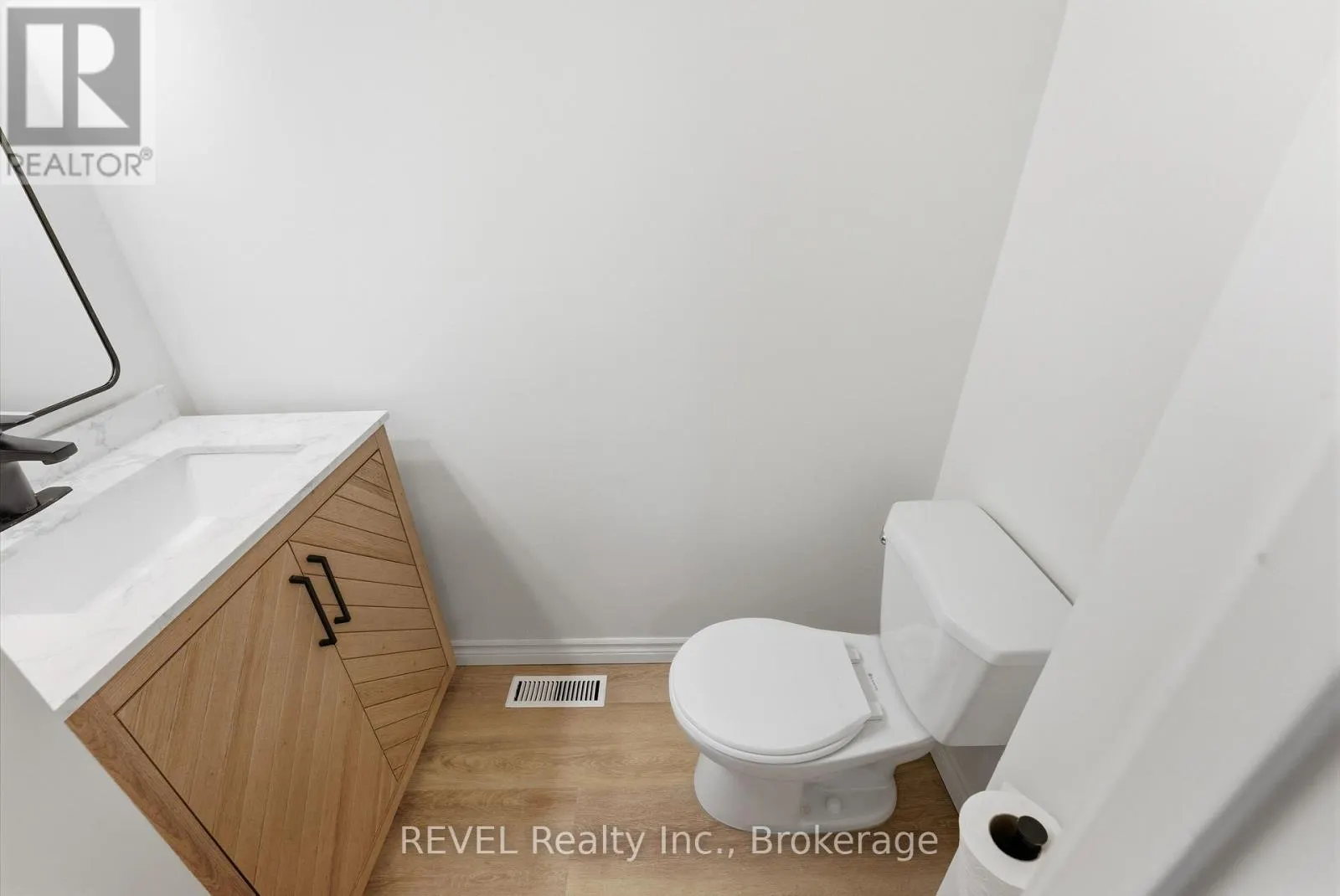 15 - 151 LINWELL ROAD #15