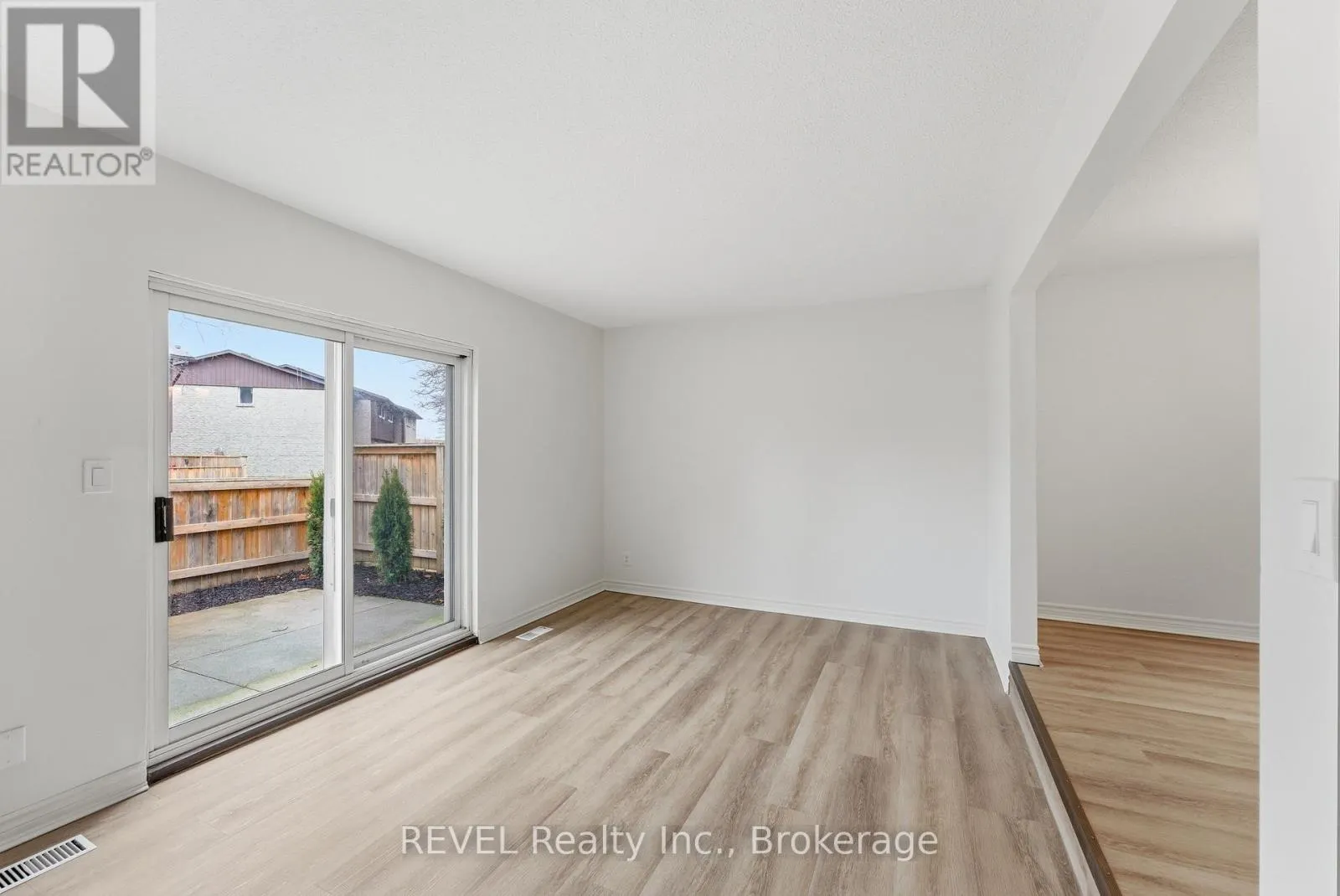 15 - 151 LINWELL ROAD #15