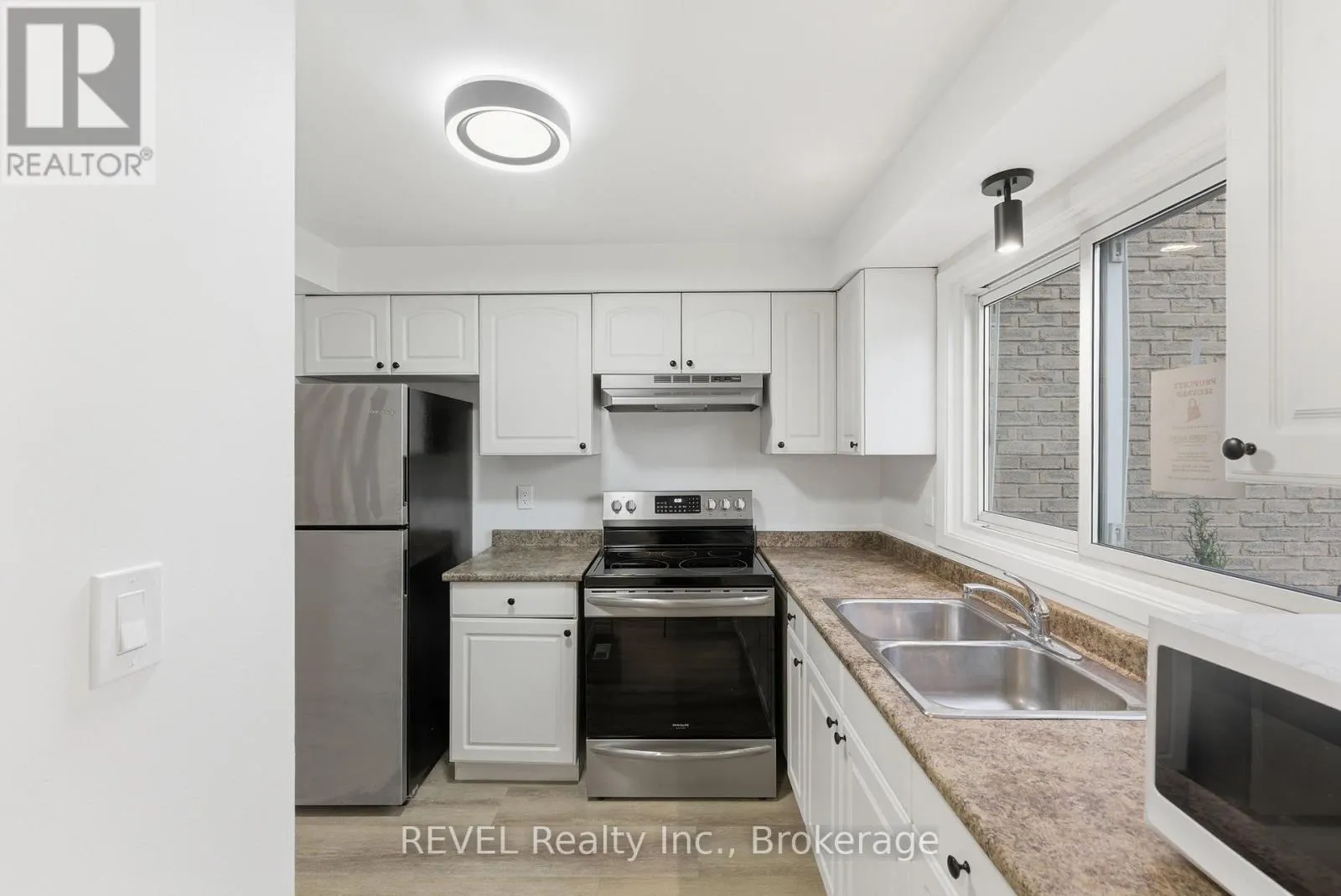 15 - 151 LINWELL ROAD #15