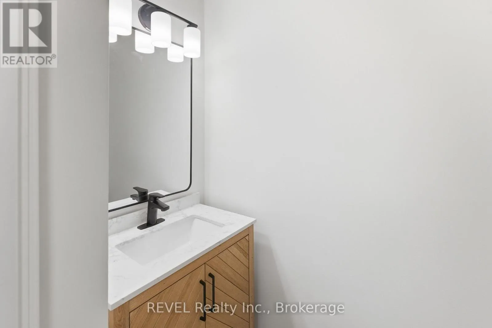 15 - 151 LINWELL ROAD #15