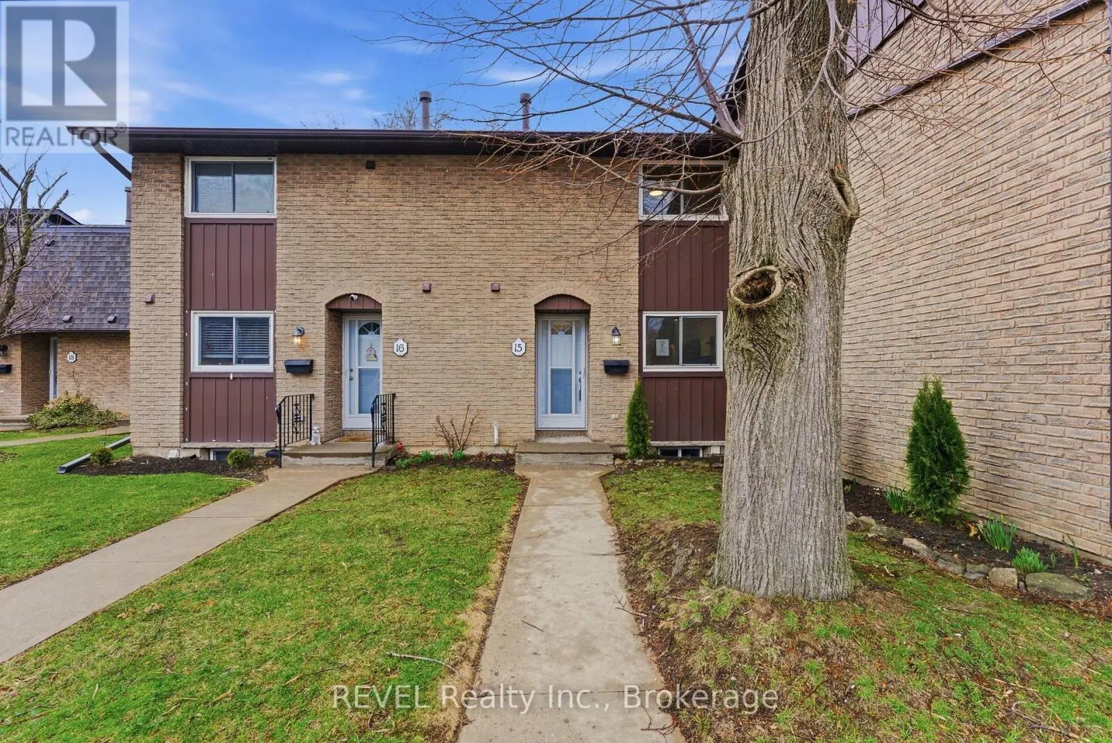 15 - 151 LINWELL ROAD #15