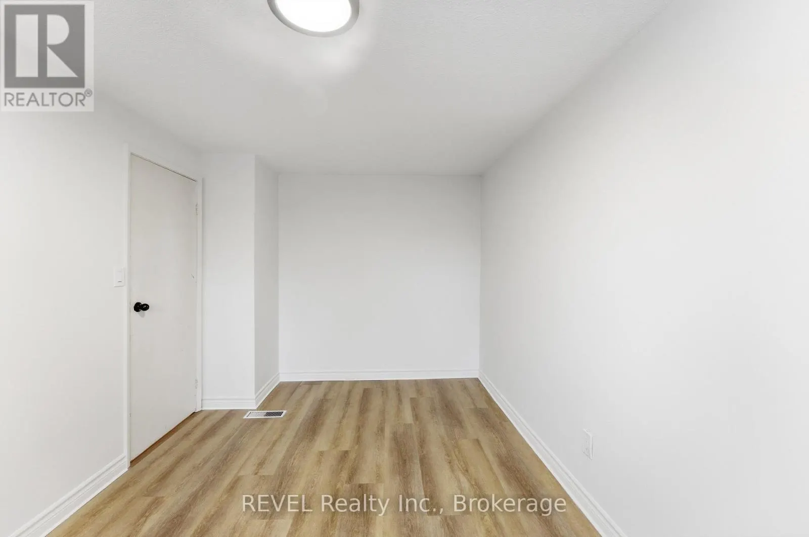 15 - 151 LINWELL ROAD #15
