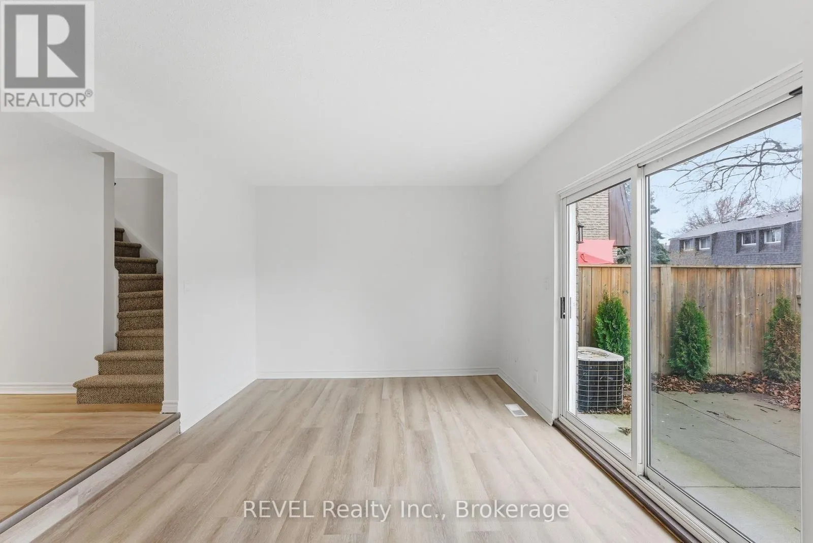 15 - 151 LINWELL ROAD #15