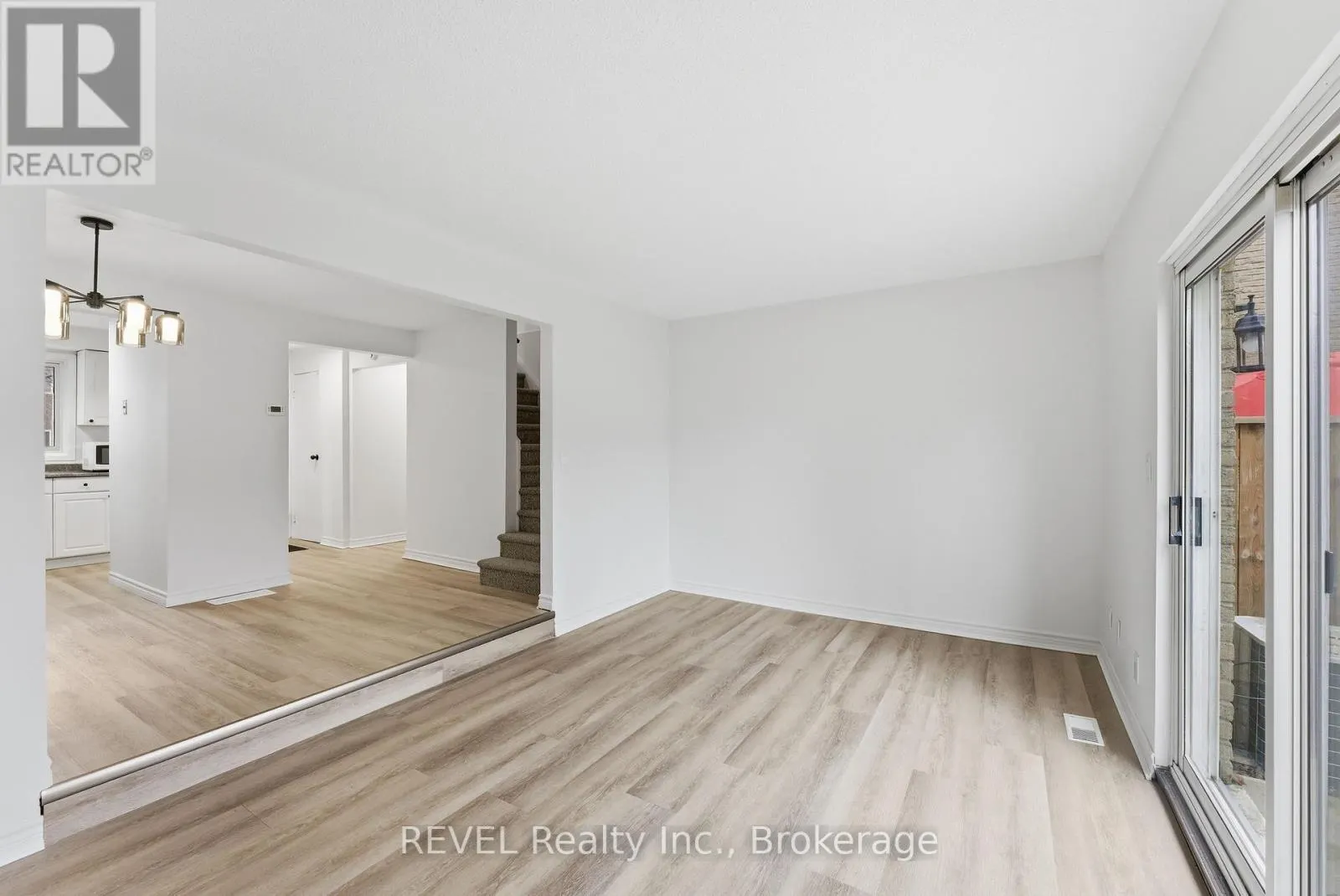 15 - 151 LINWELL ROAD #15