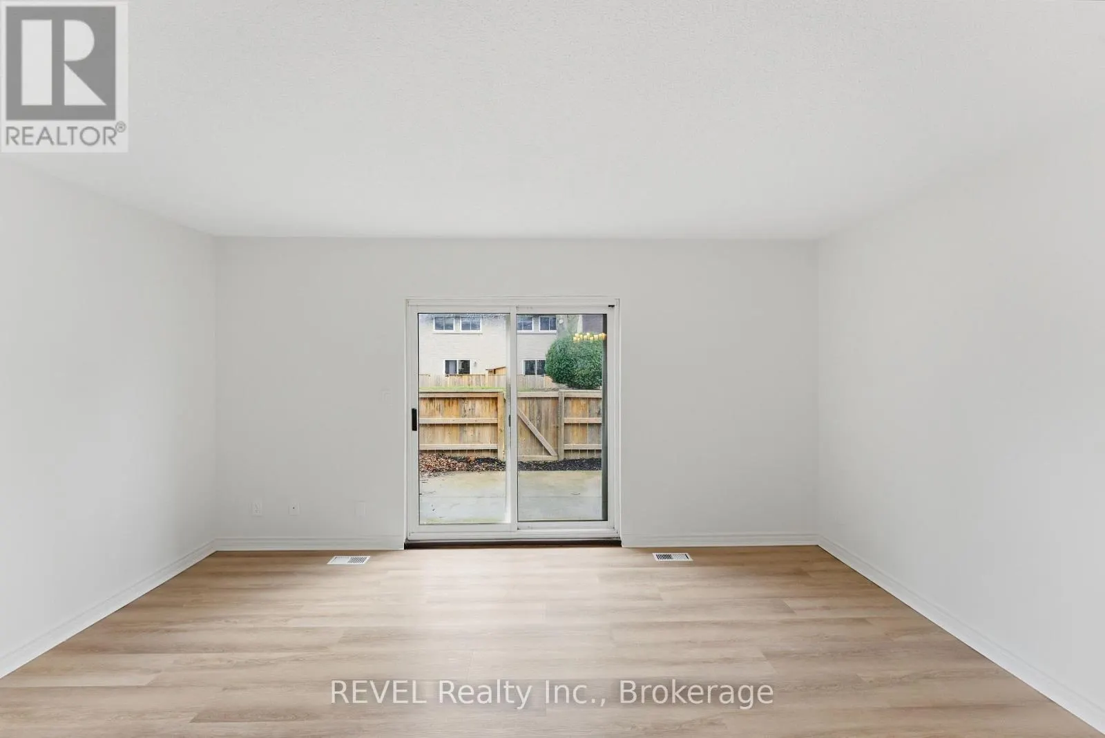 15 - 151 LINWELL ROAD #15