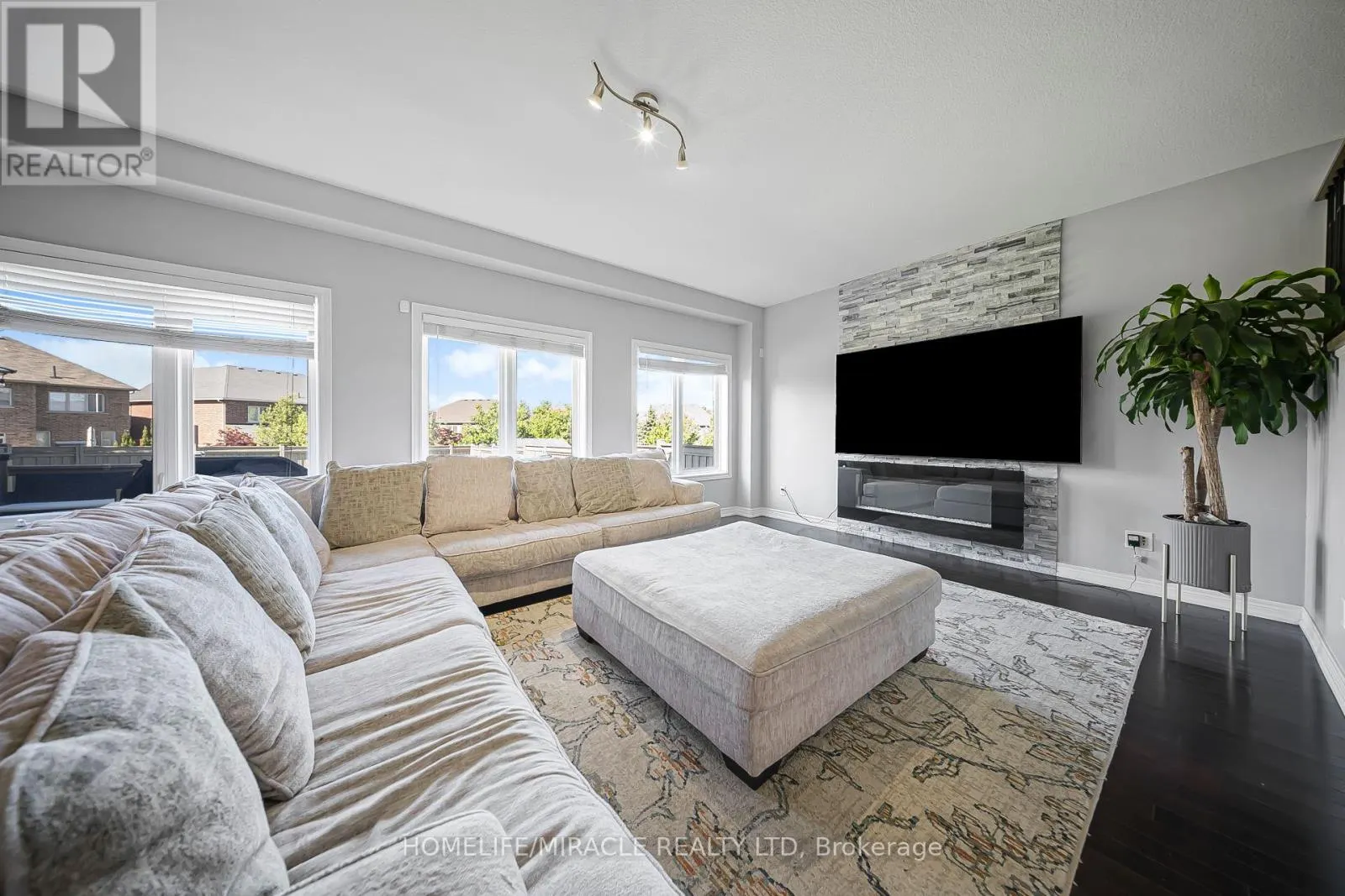 795 ROBERT FERRIE DRIVE