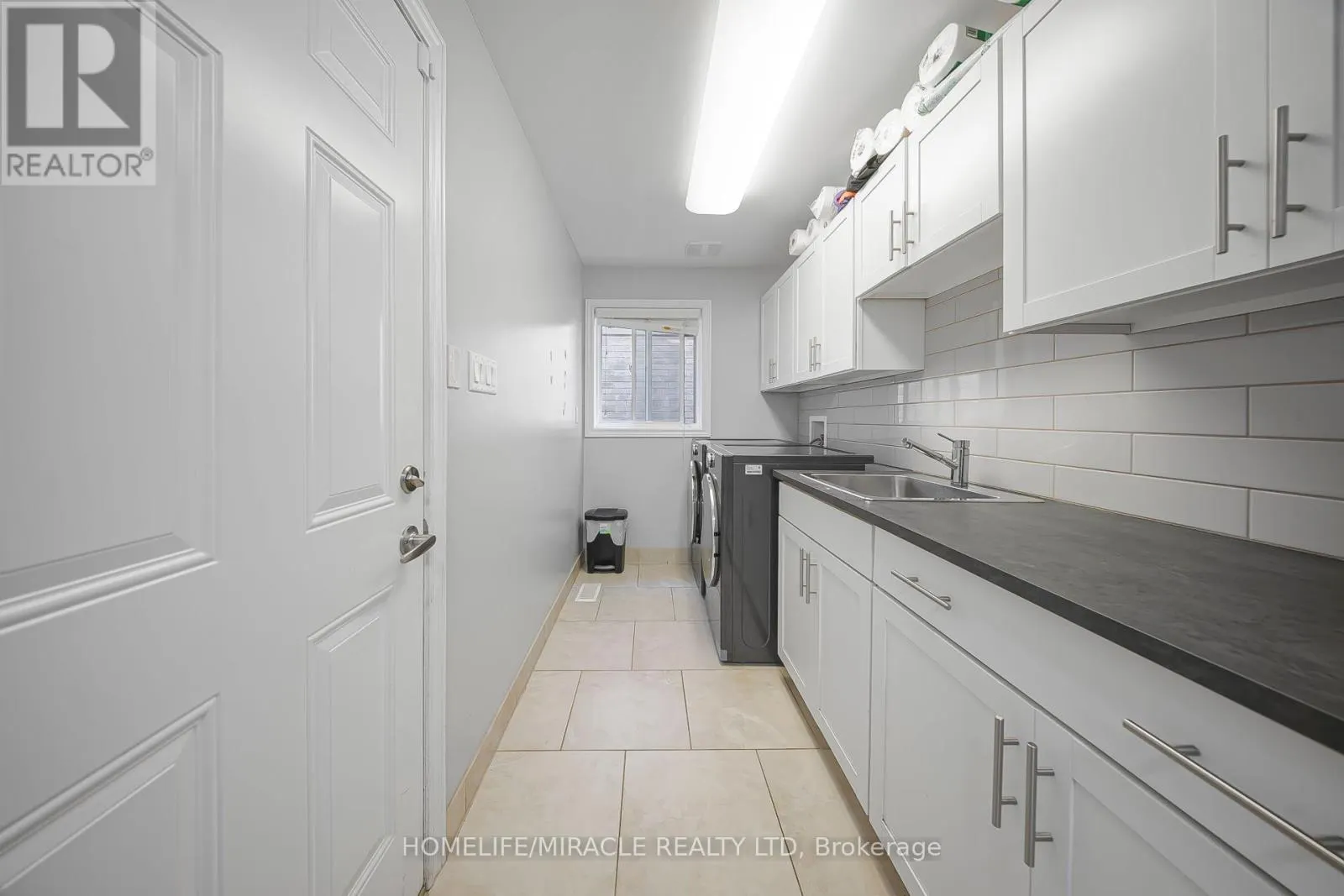 795 ROBERT FERRIE DRIVE