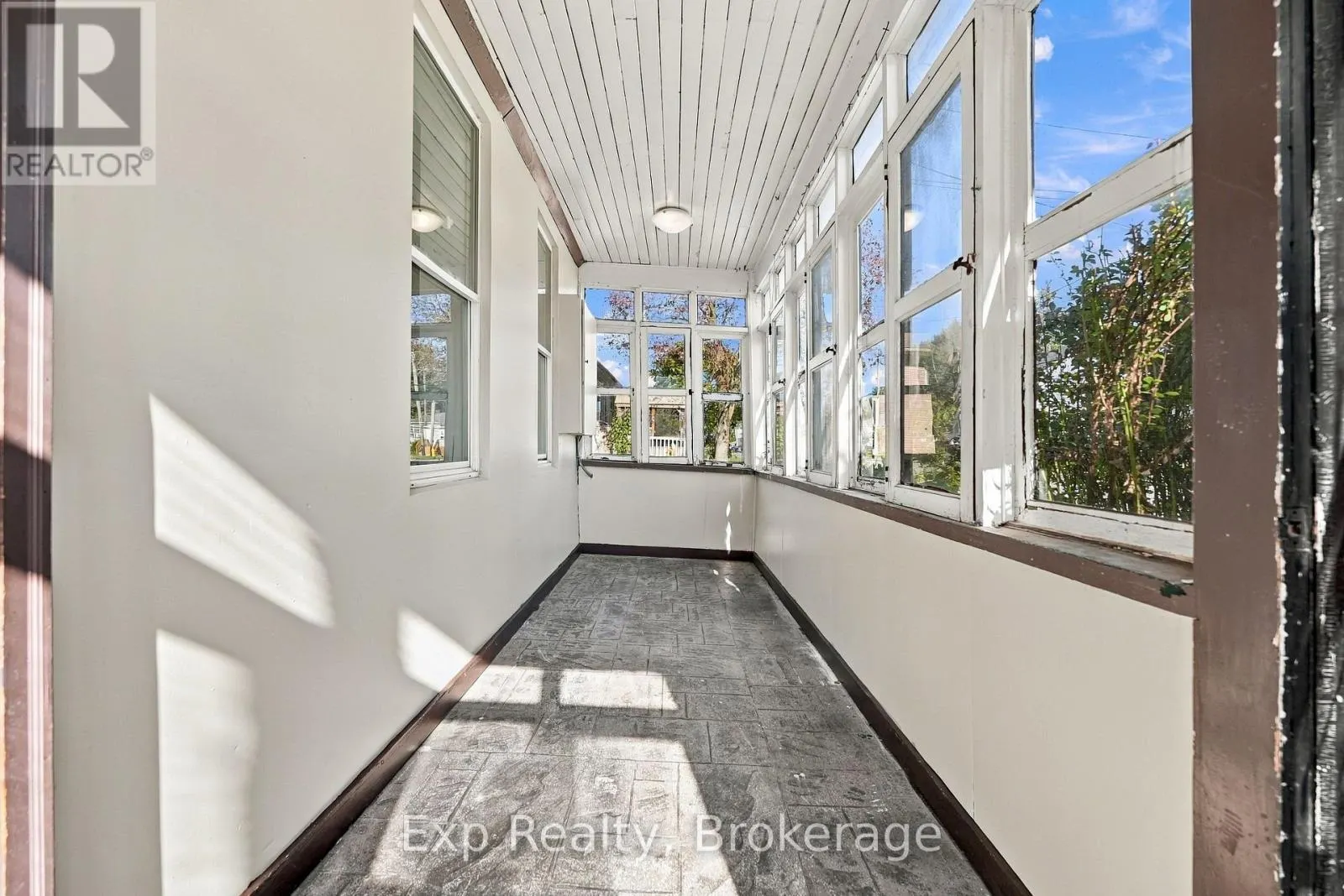 204 ROBERT STREET