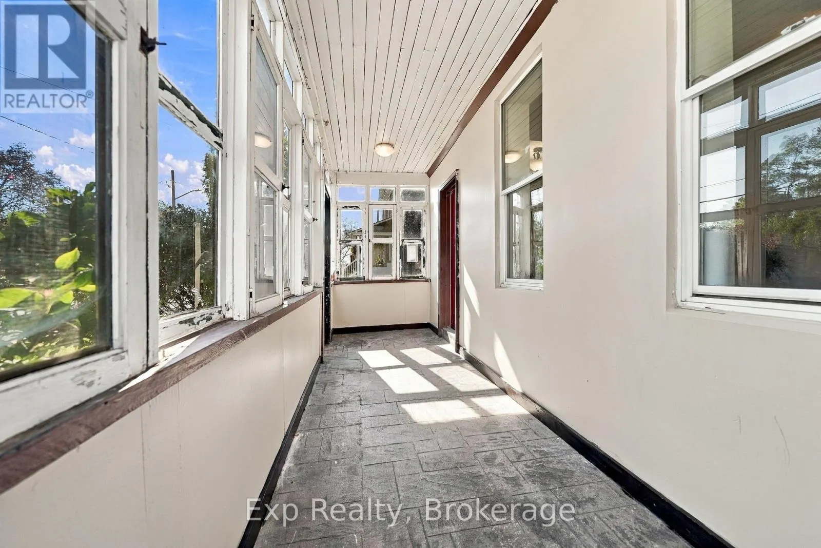 204 ROBERT STREET