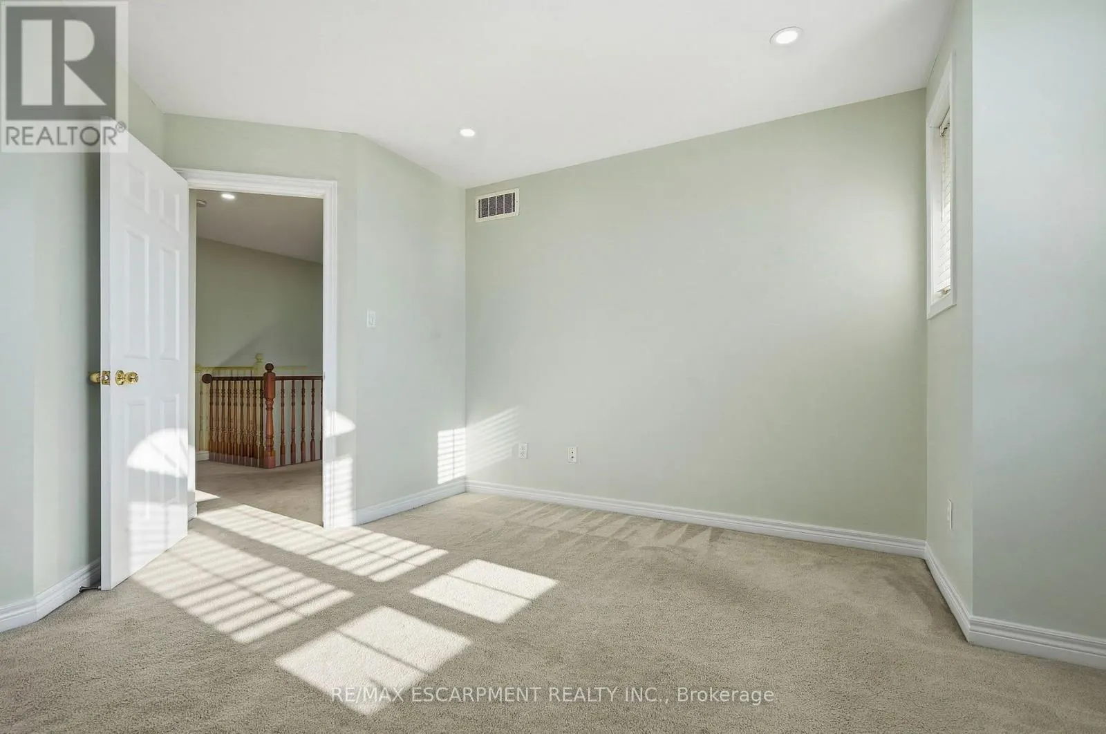 31 PEACHWOOD CRESCENT